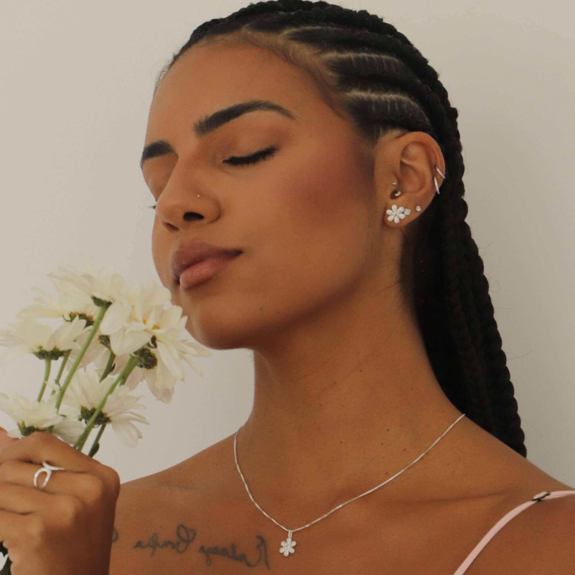 Conjunto Prata 925 Flor Cravejada Detalhes Prata 925 2