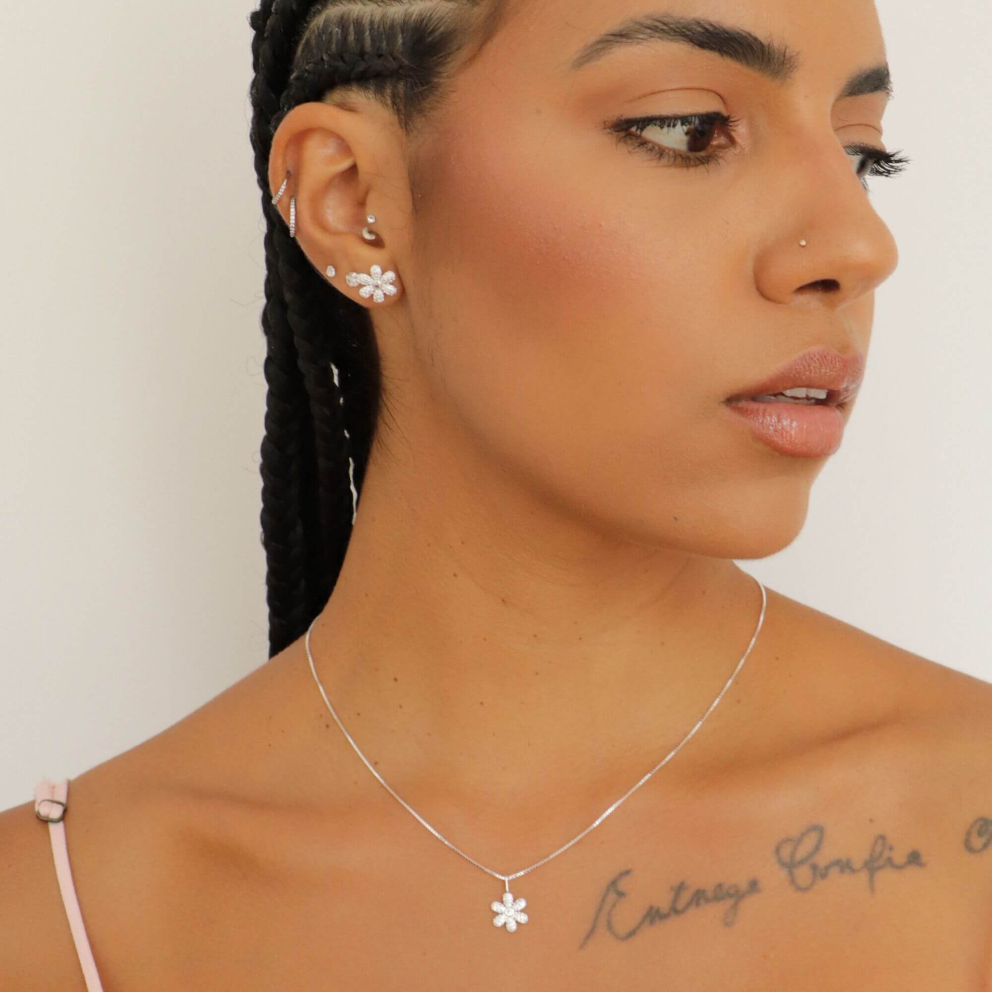 Conjunto Prata 925 Flor Cravejada Detalhes Prata 925 3