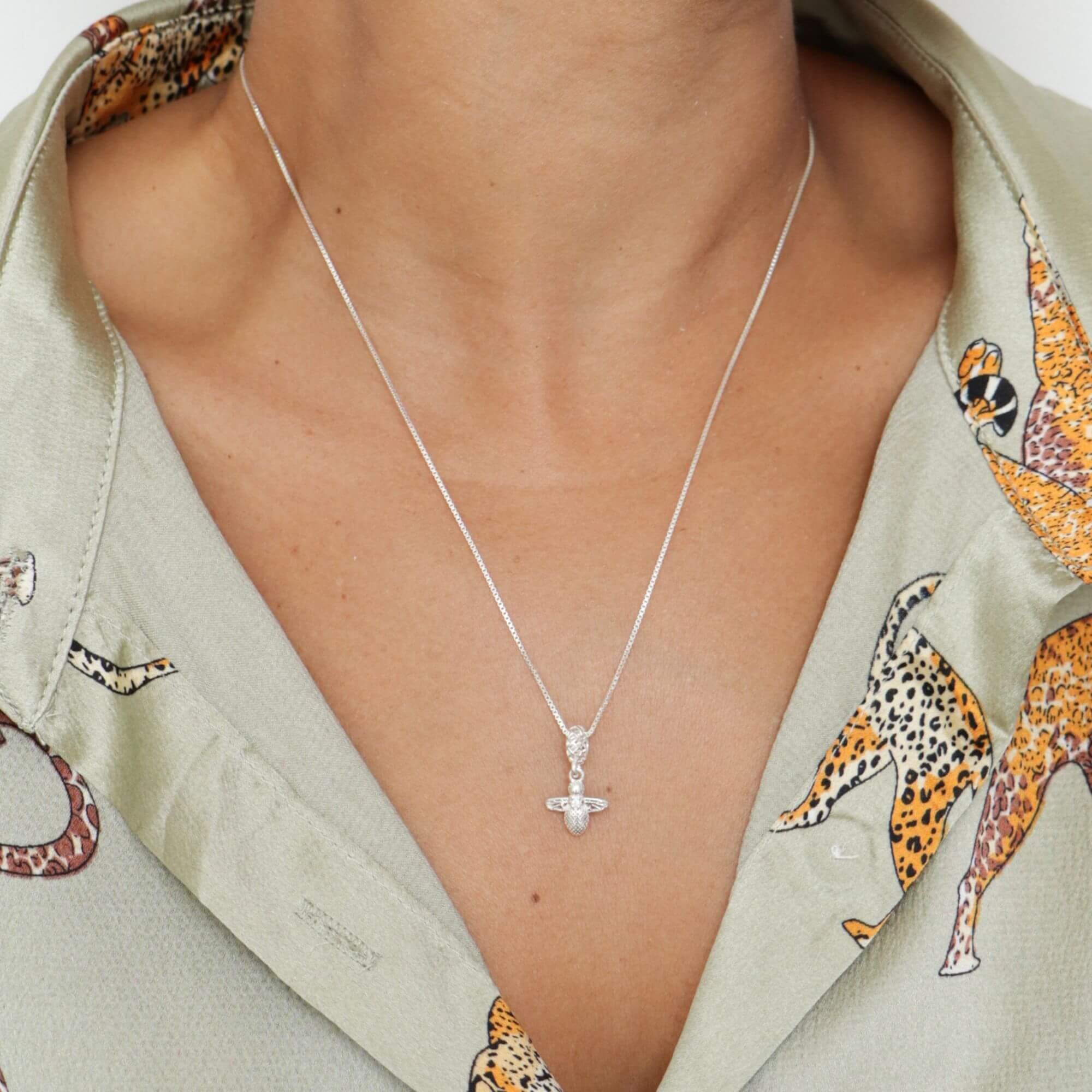 Colar Prata 925 Pingente Abelha Detalhes Prata 2