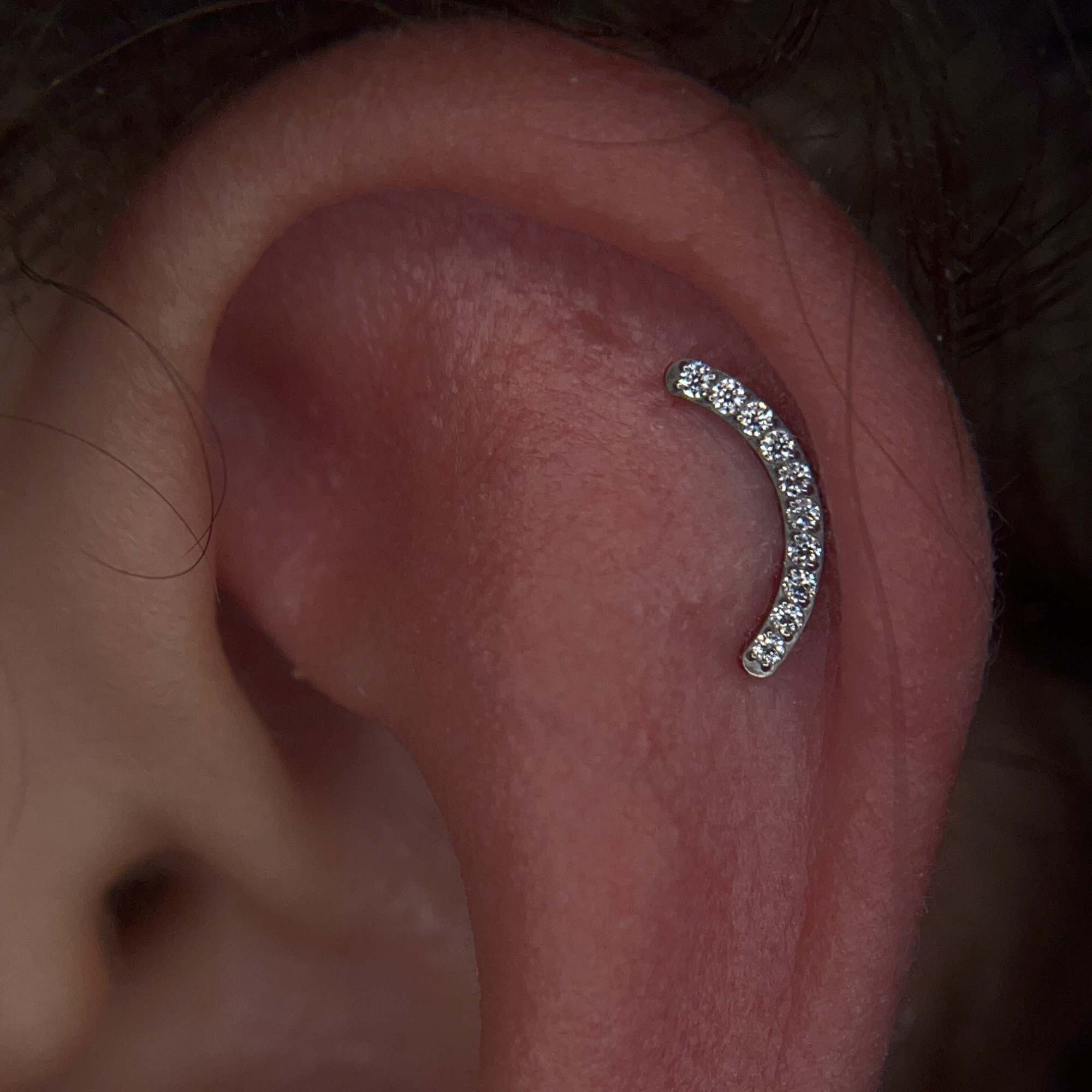 Piercing Labret Curvo Titânio Cravejado Prata 2