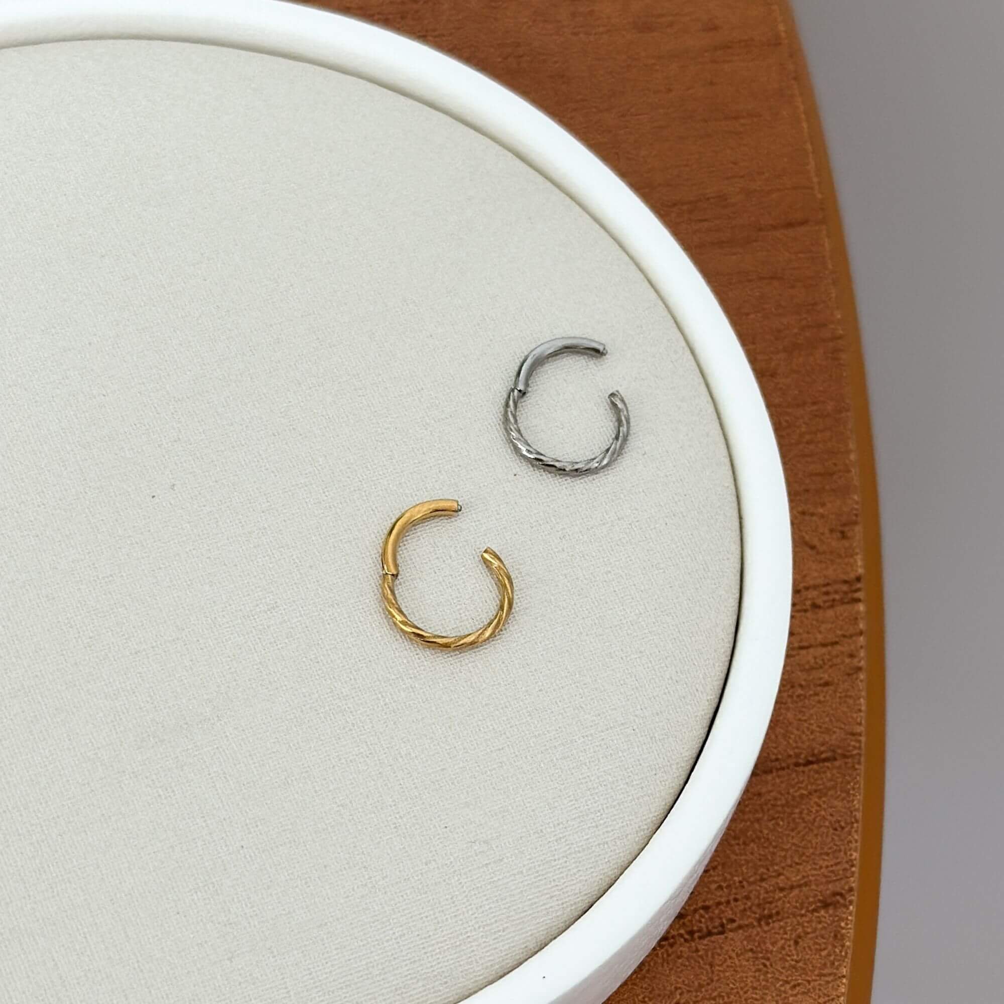 Piercing Nariz Titânio Dourado Argola Trançada Dourado 2