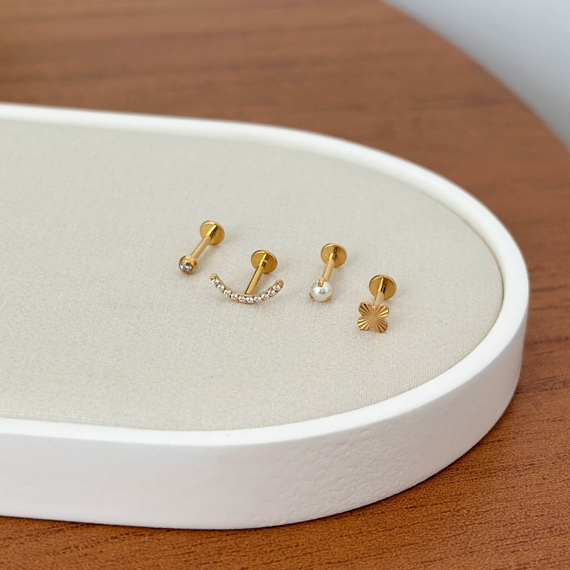 Piercing 8mm Titânio Dourado Labret Trevo Texturado Dourado 3