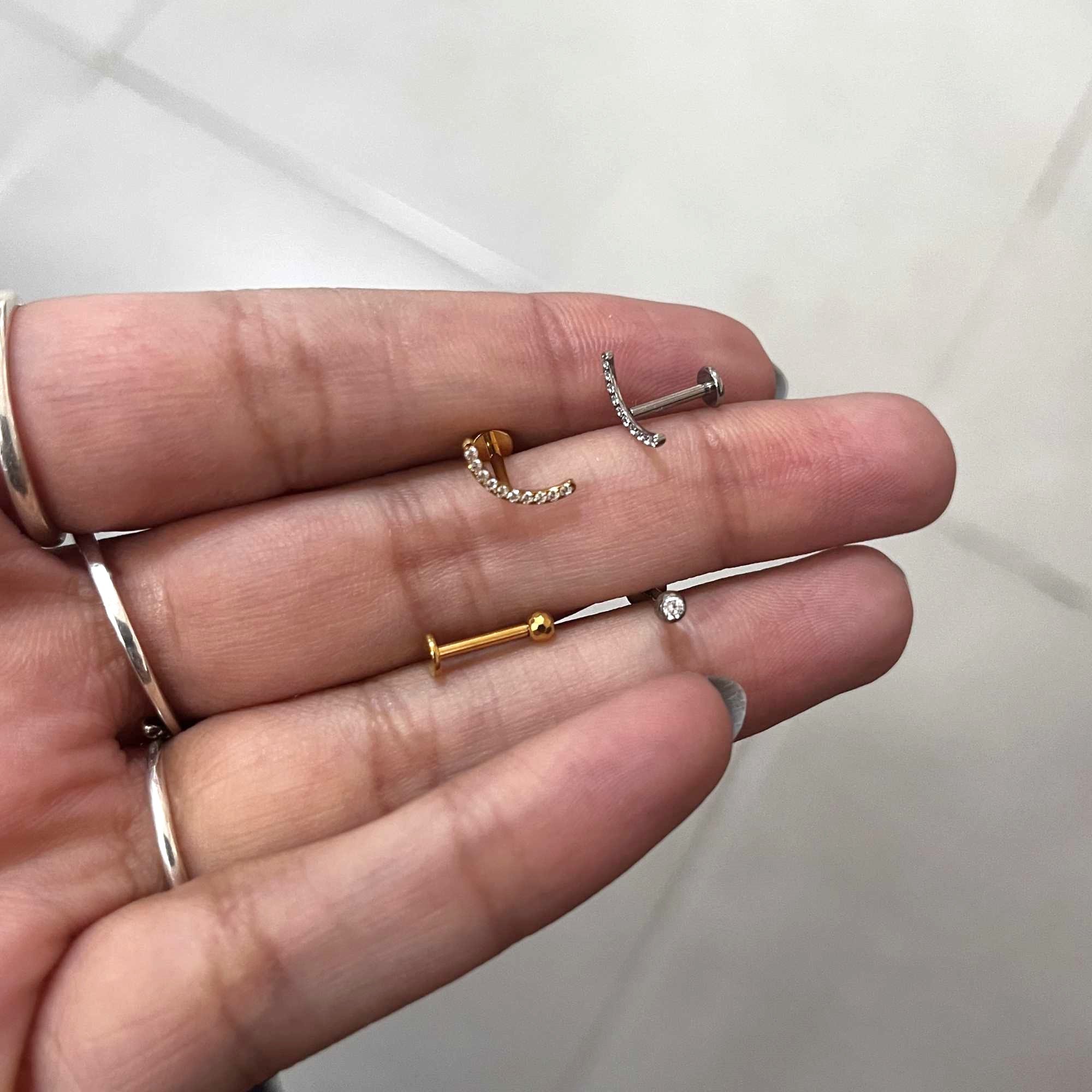 Piercing 8mm Titânio Dourado Labret Trevo Texturado Dourado 4