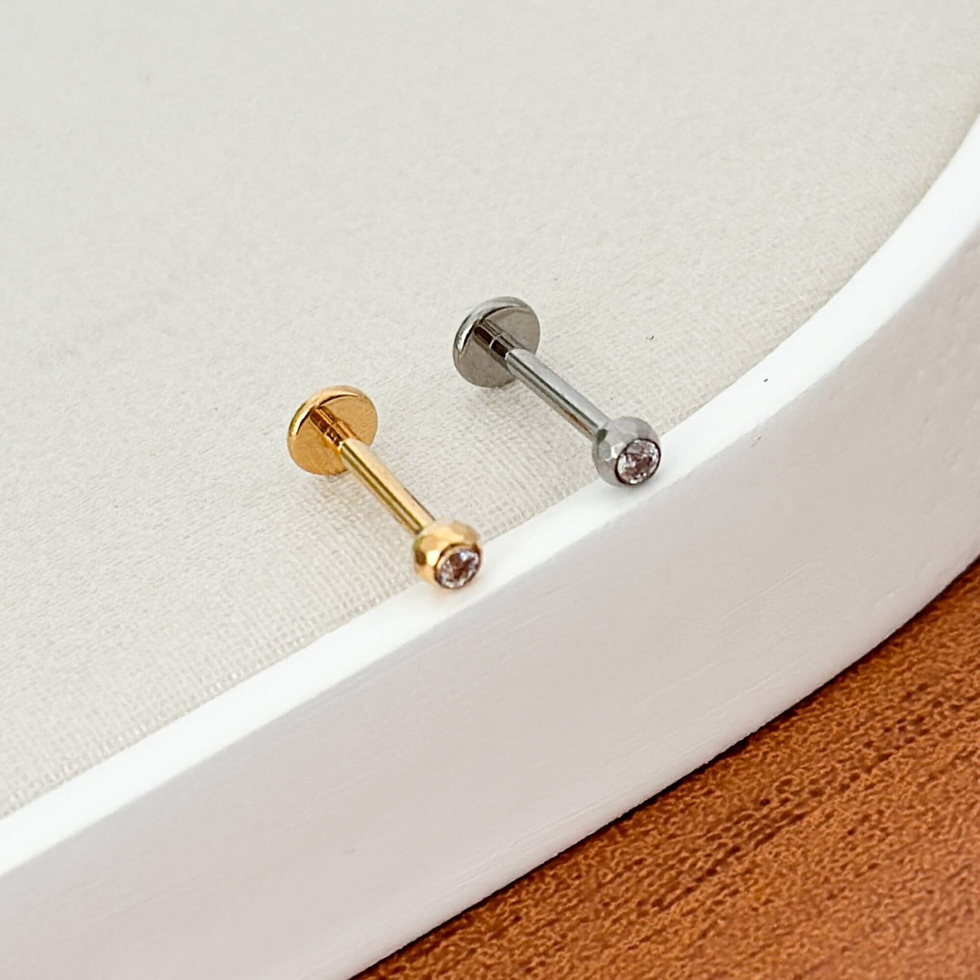 Piercing 8mm Titânio Dourado Labret Zircônia Ponto de Luz Dourado 2