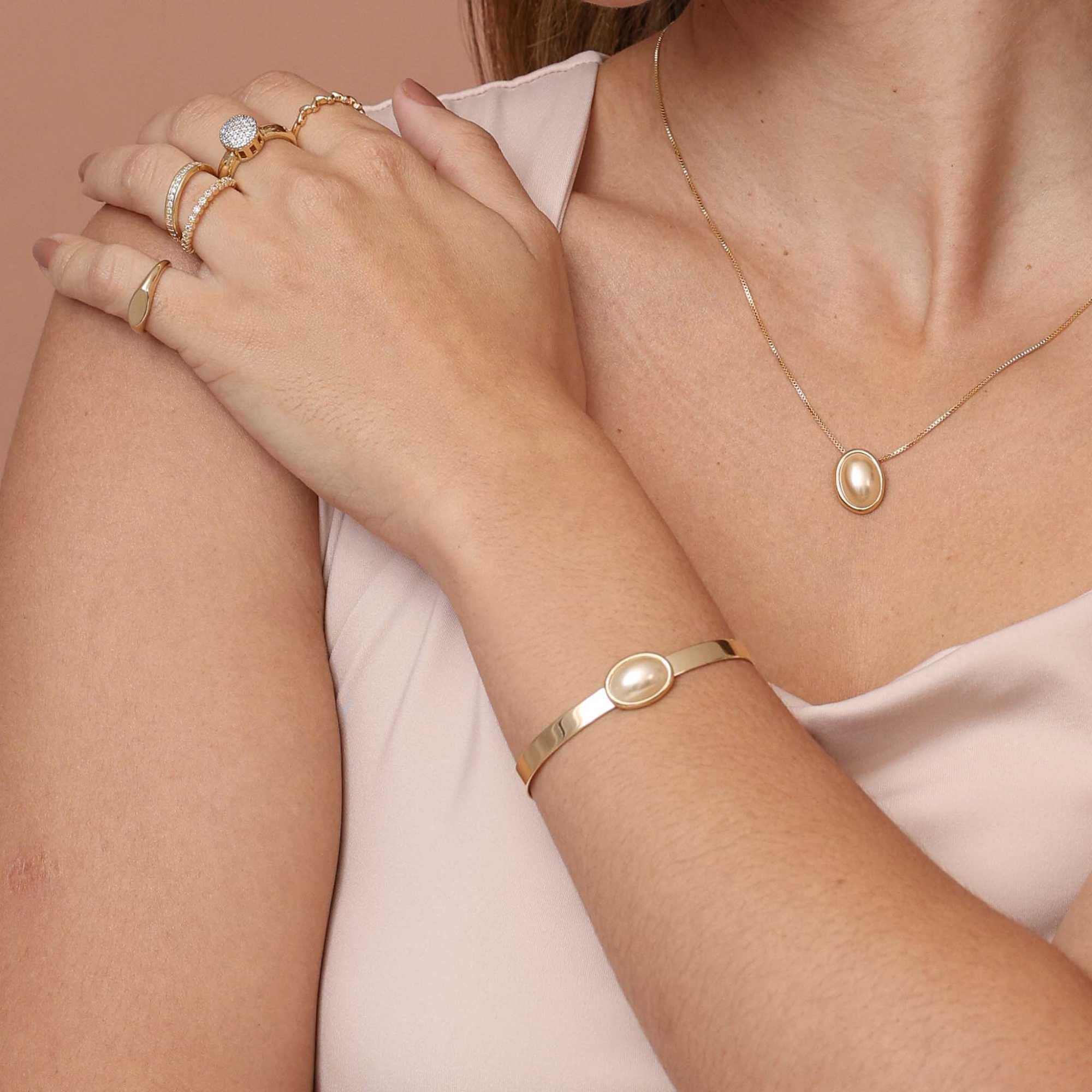 Bracelete Folheado a Ouro 18k Aro Largo Pérola Oval Dourado 2