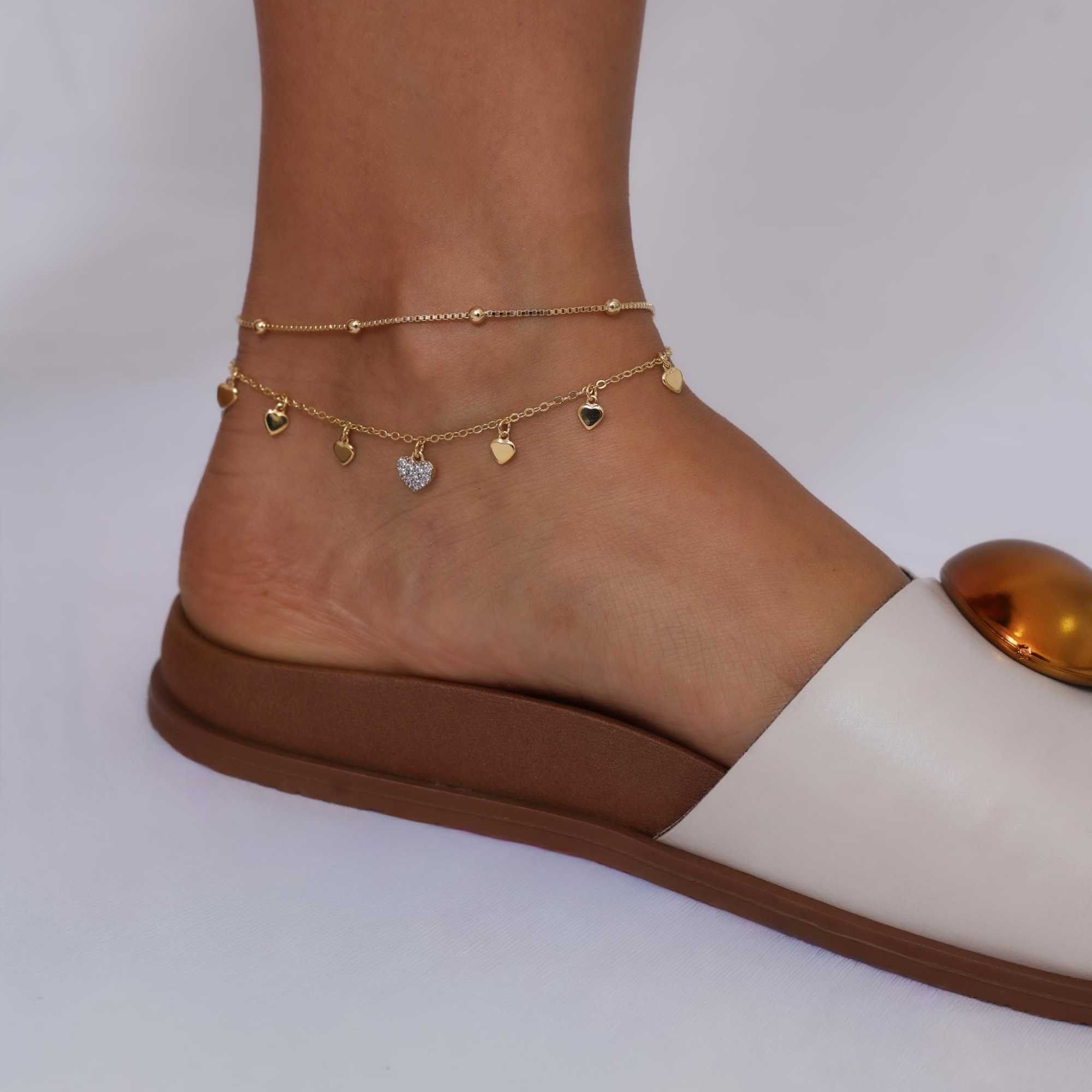Tornozeleira Folheado a Ouro 18k Corações Lisos e Coração Cravejado Dourado 2