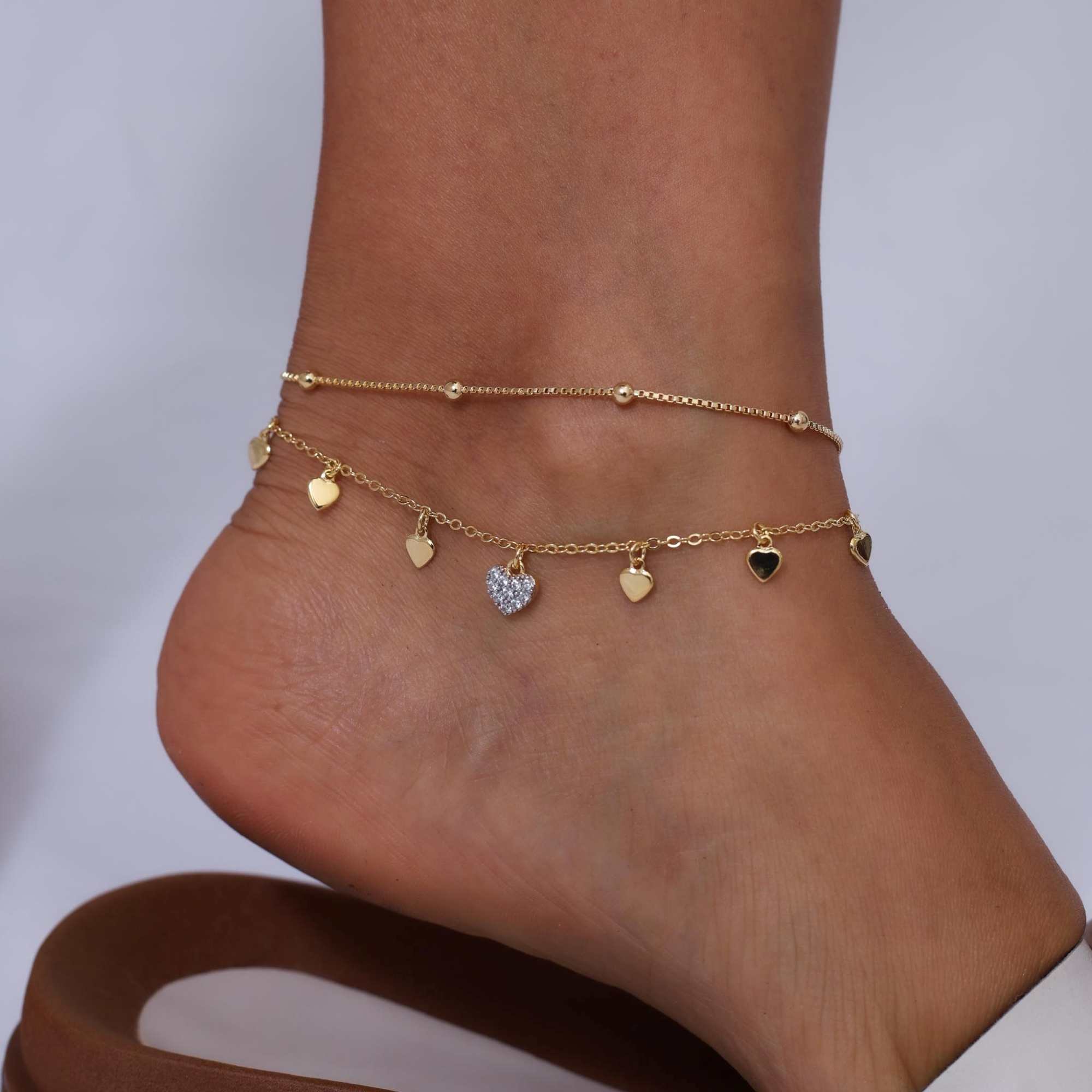 Tornozeleira Folheado a Ouro 18k Corações Lisos e Coração Cravejado Dourado 3