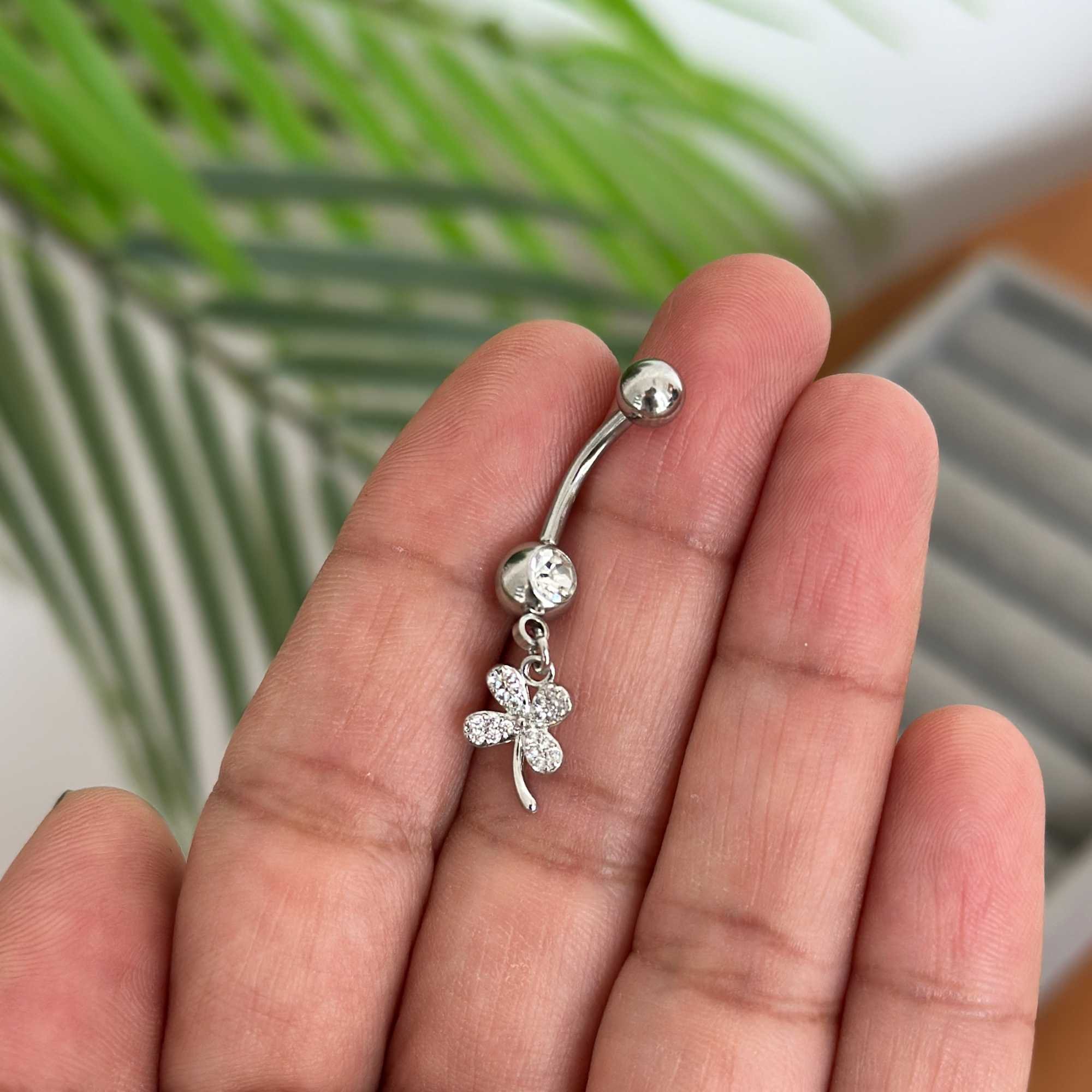 Piercing Umbigo Folheado a Ródio Flor Cravejada e Caule Liso Prata 2