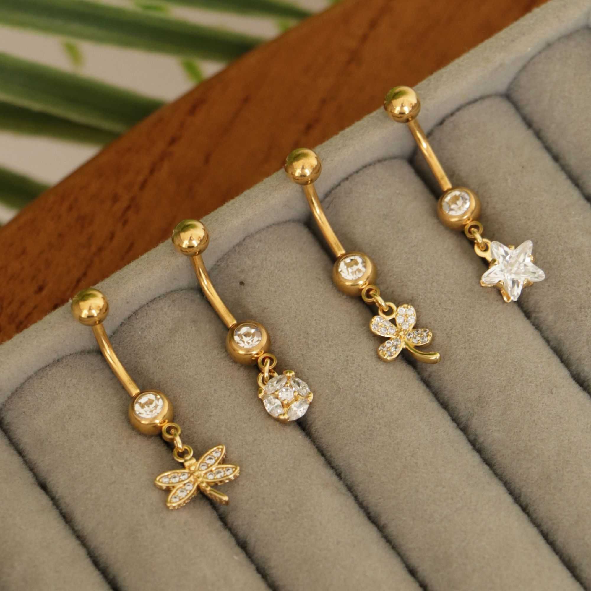 Piercing Umbigo Folheado a Ouro 18k Flor Cravejada e Caule Liso Dourado 3