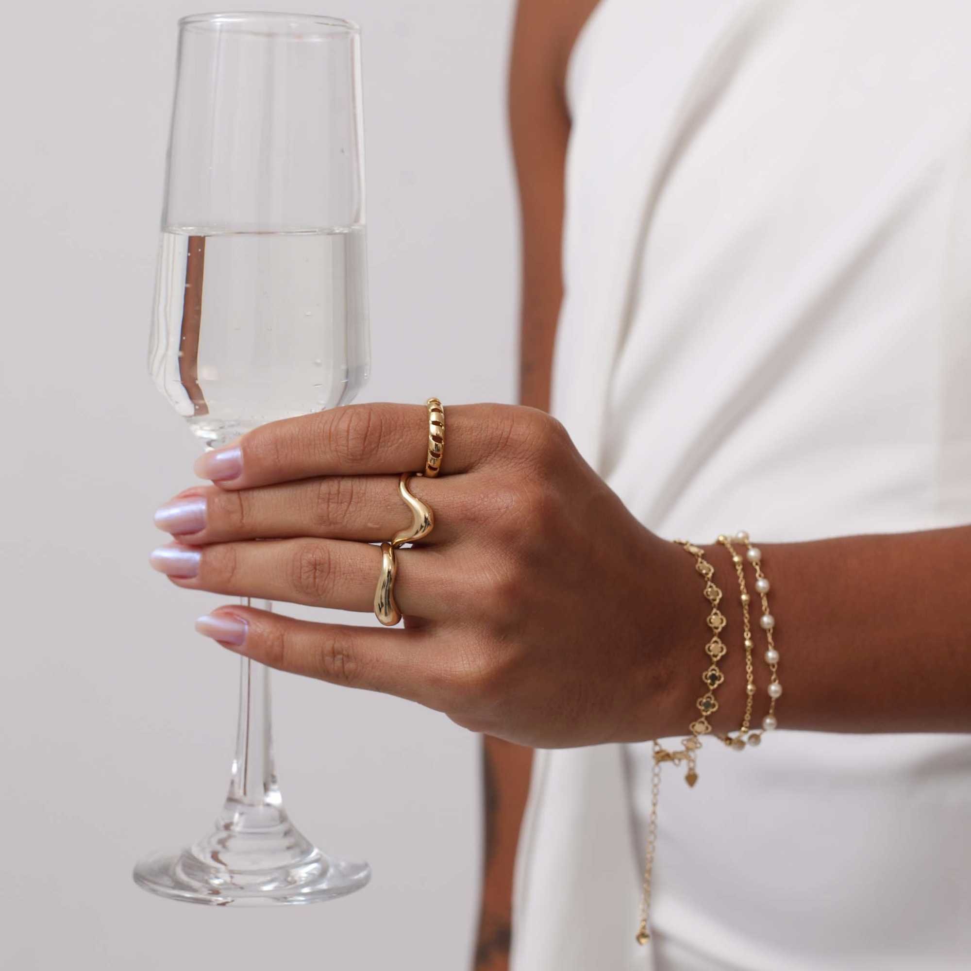 Pulseira Folheado a Ouro 18k Trevos com Detalhes Vazados Dourado 3