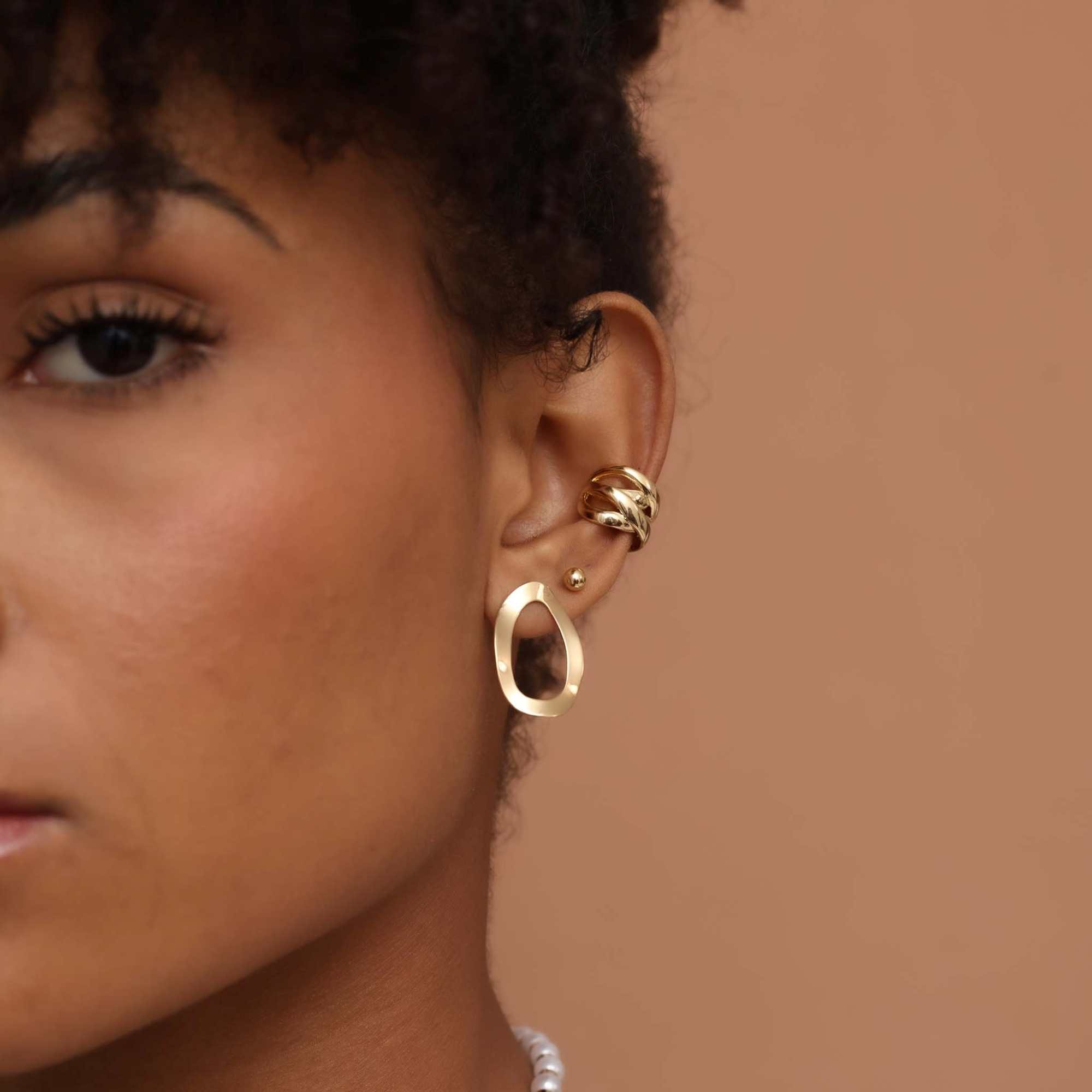 Brinco Folheado a Ouro 18k Orgânico Oval Vazado Martelado Dourado 2