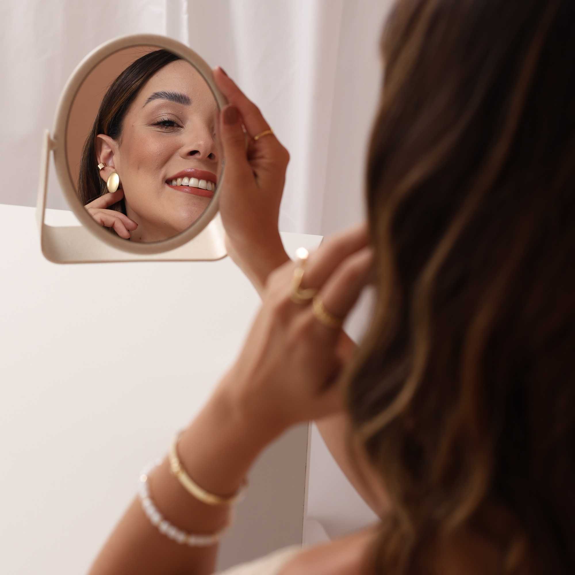 Brinco Folheado a Ouro 18k Oval Chapa Espelhada Dourado 2