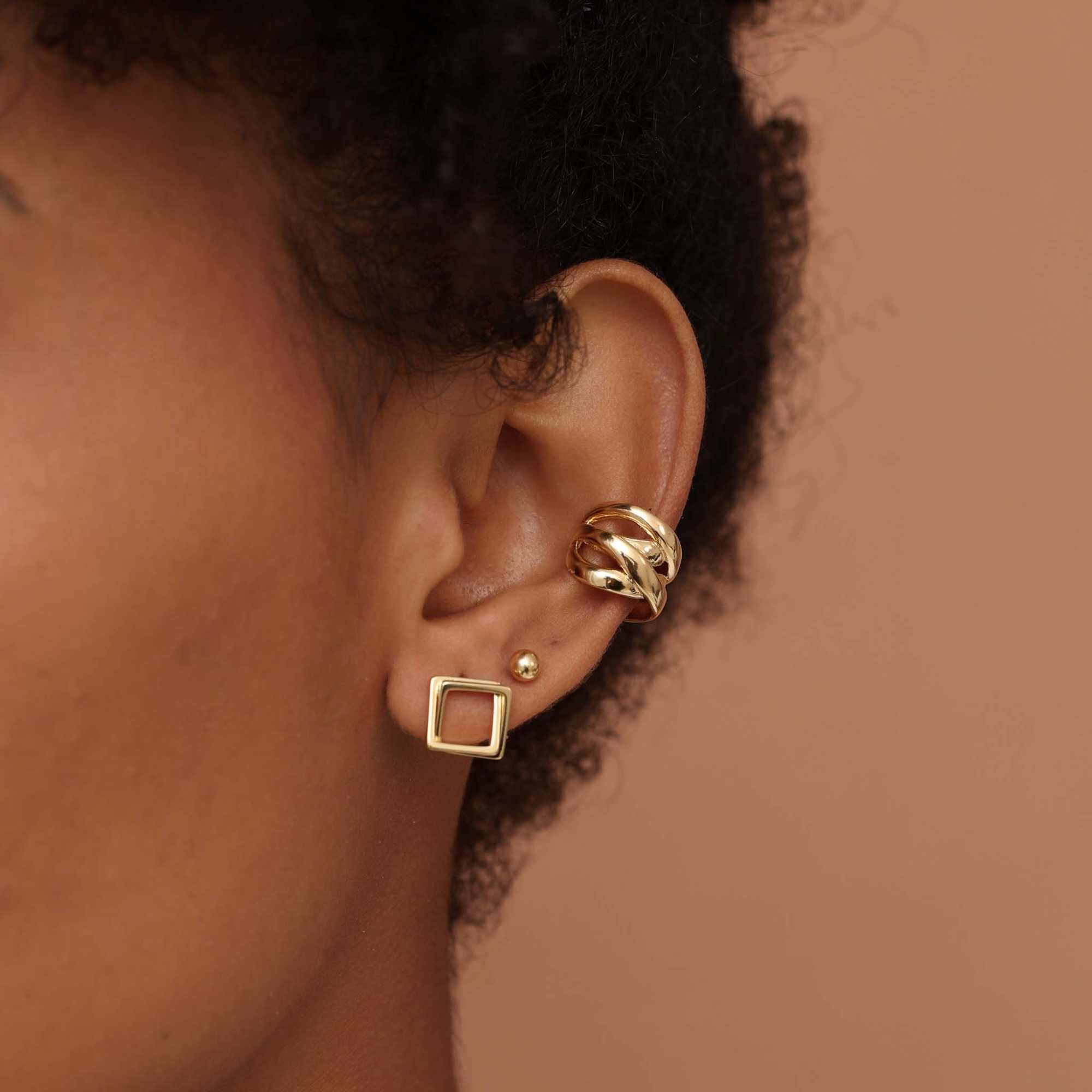 Brinco Folheado a Ouro 18k Quadrado Duplo Entrelaçado Dourado 2