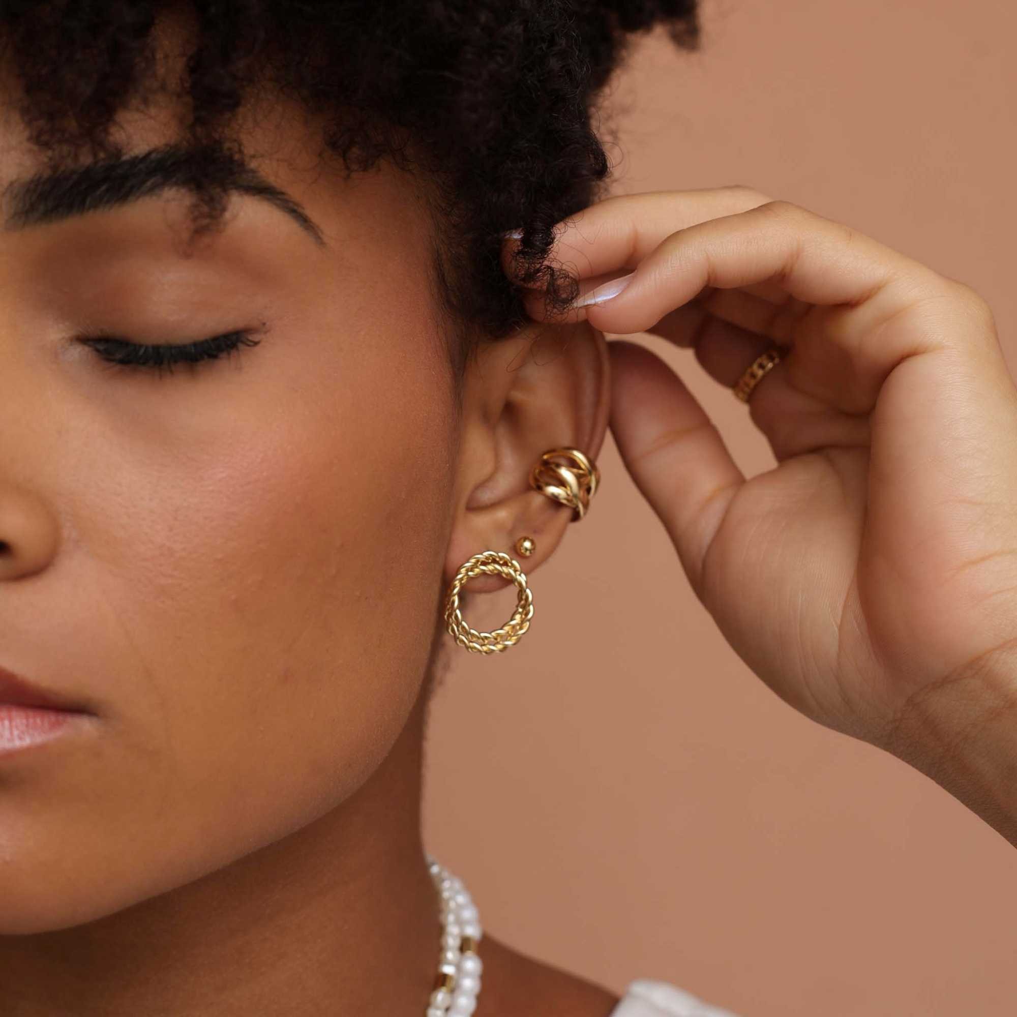 Brinco Folheado a Ouro 18k Círculo Duplo Aro Entrelaçado G Dourado 3