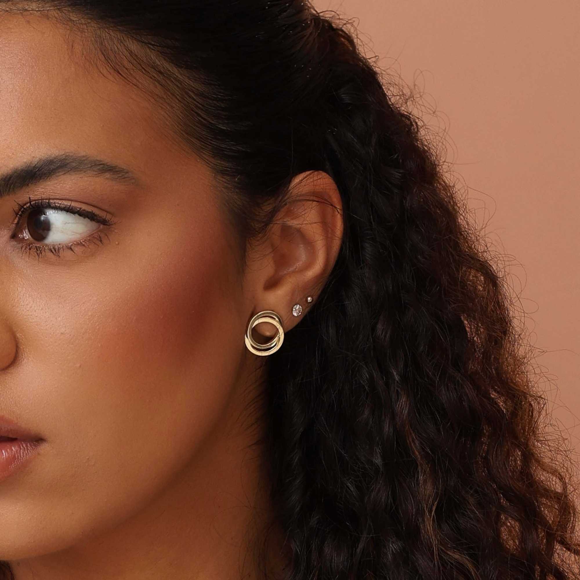 Brinco Folheado a Ouro 18k Círculo Duplo Entrelaçado G Dourado 3