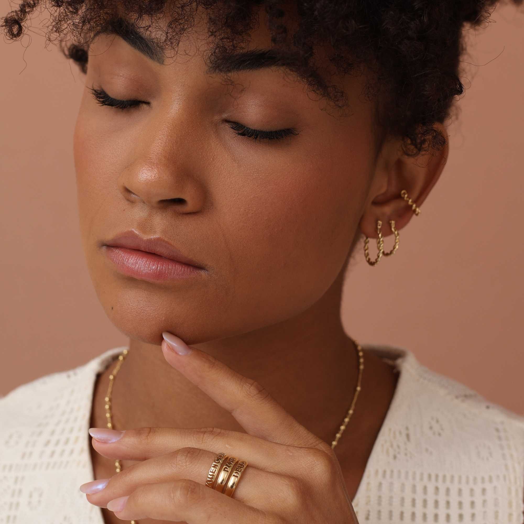 Argola Folheado a Ouro 18k Tranqueta Aro Entrelaçado P Dourado 2