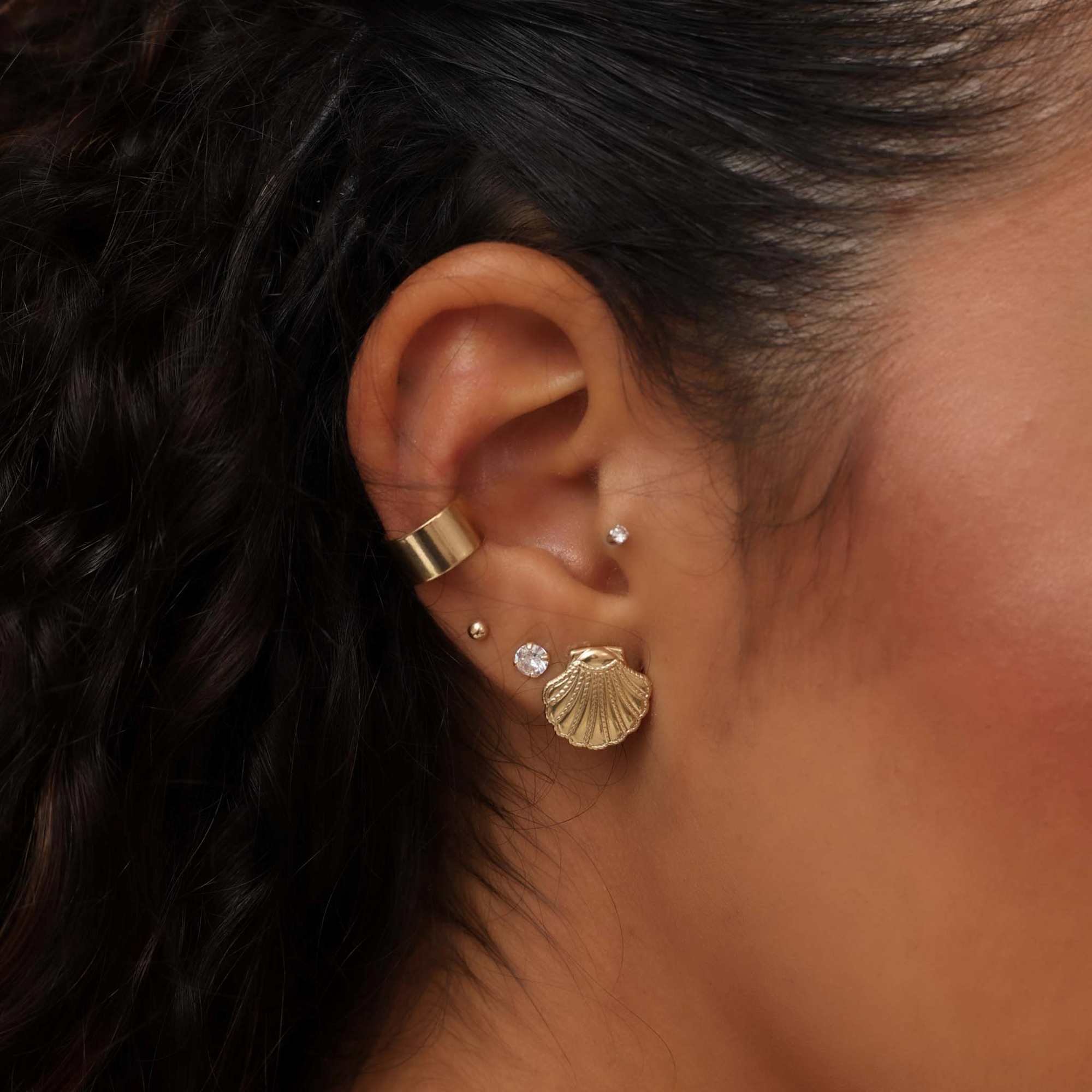 Brinco Folheado a Ouro 18k Concha Texturada M Dourado 2