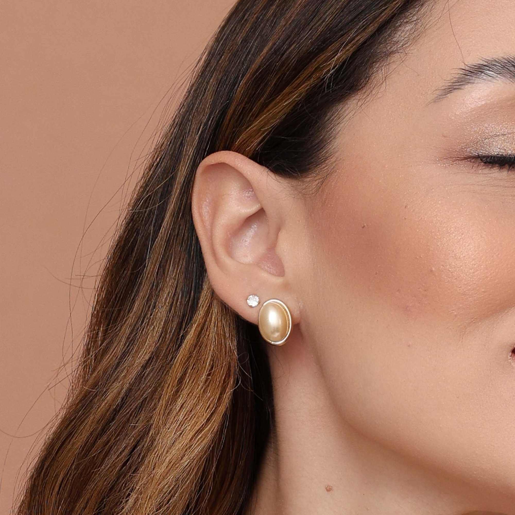 Brinco Folheado a Ouro 18k Pérola Oval G Dourado 2