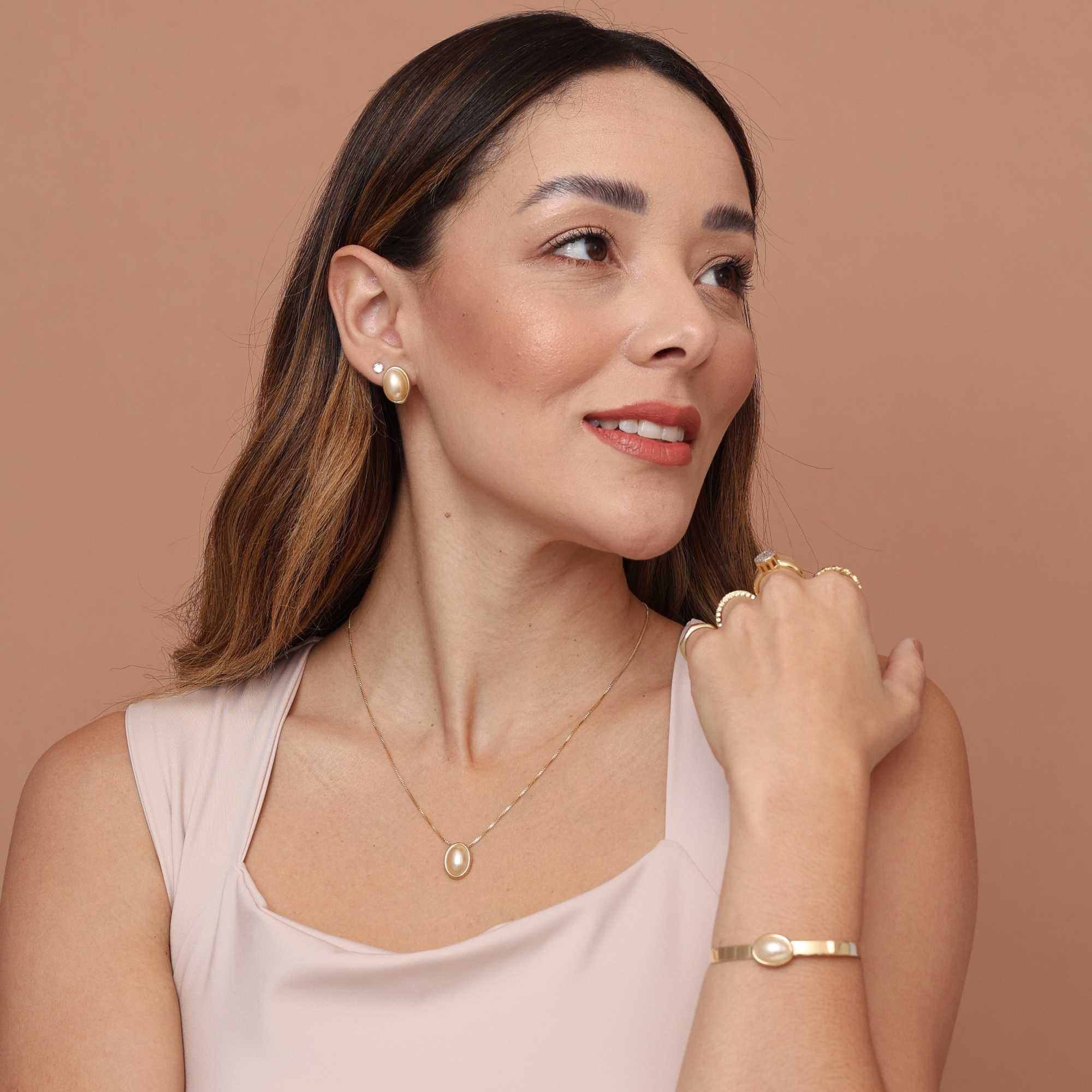 Brinco Folheado a Ouro 18k Pérola Oval G Dourado 3