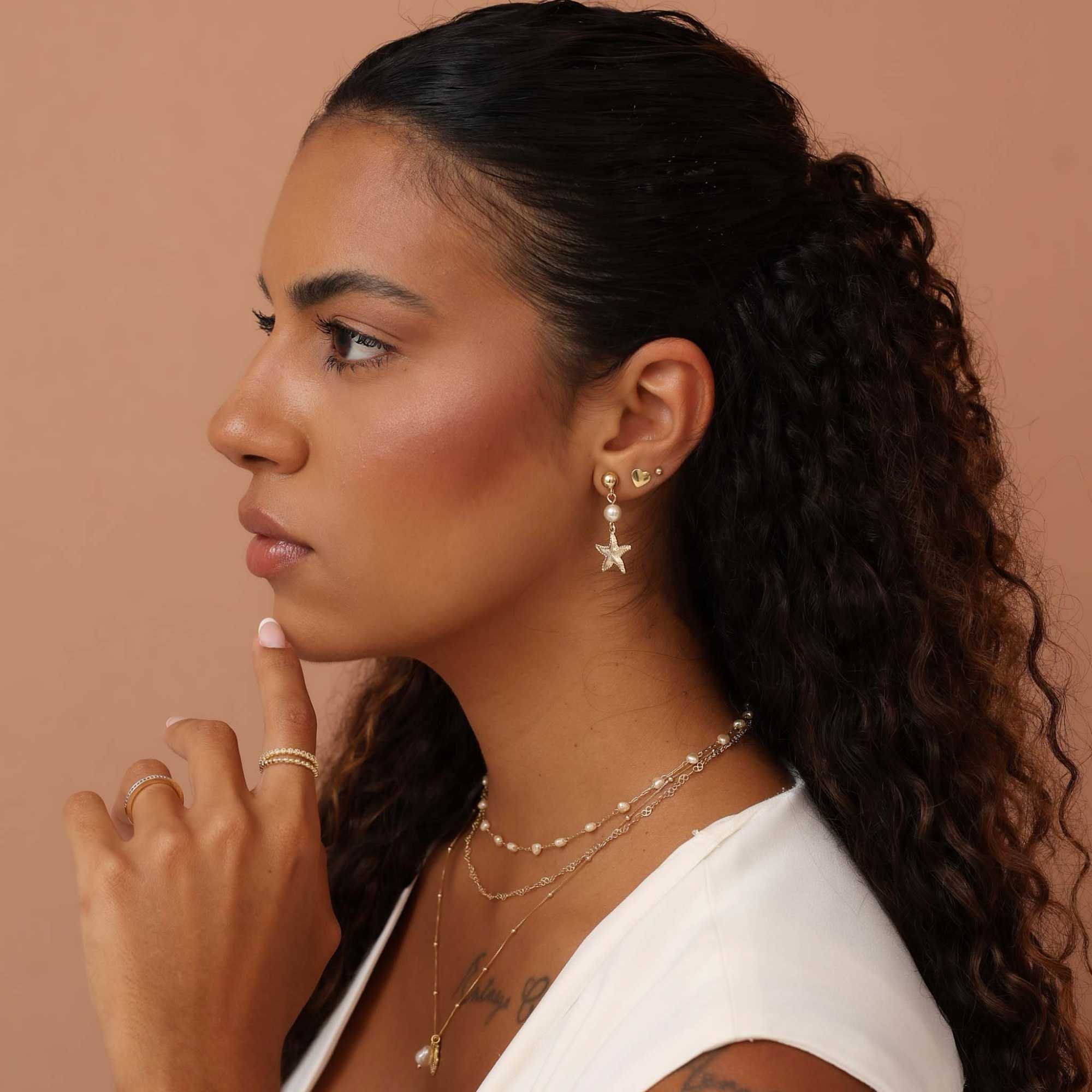 Brinco Folheado a Ouro 18k Pérola e Estrela do Mar Dourado 2