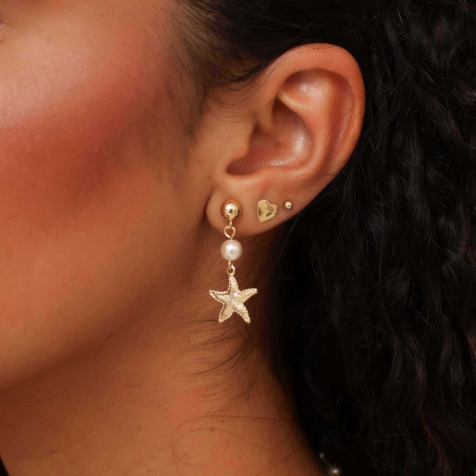 Brinco Folheado a Ouro 18k Pérola e Estrela do Mar Dourado 4