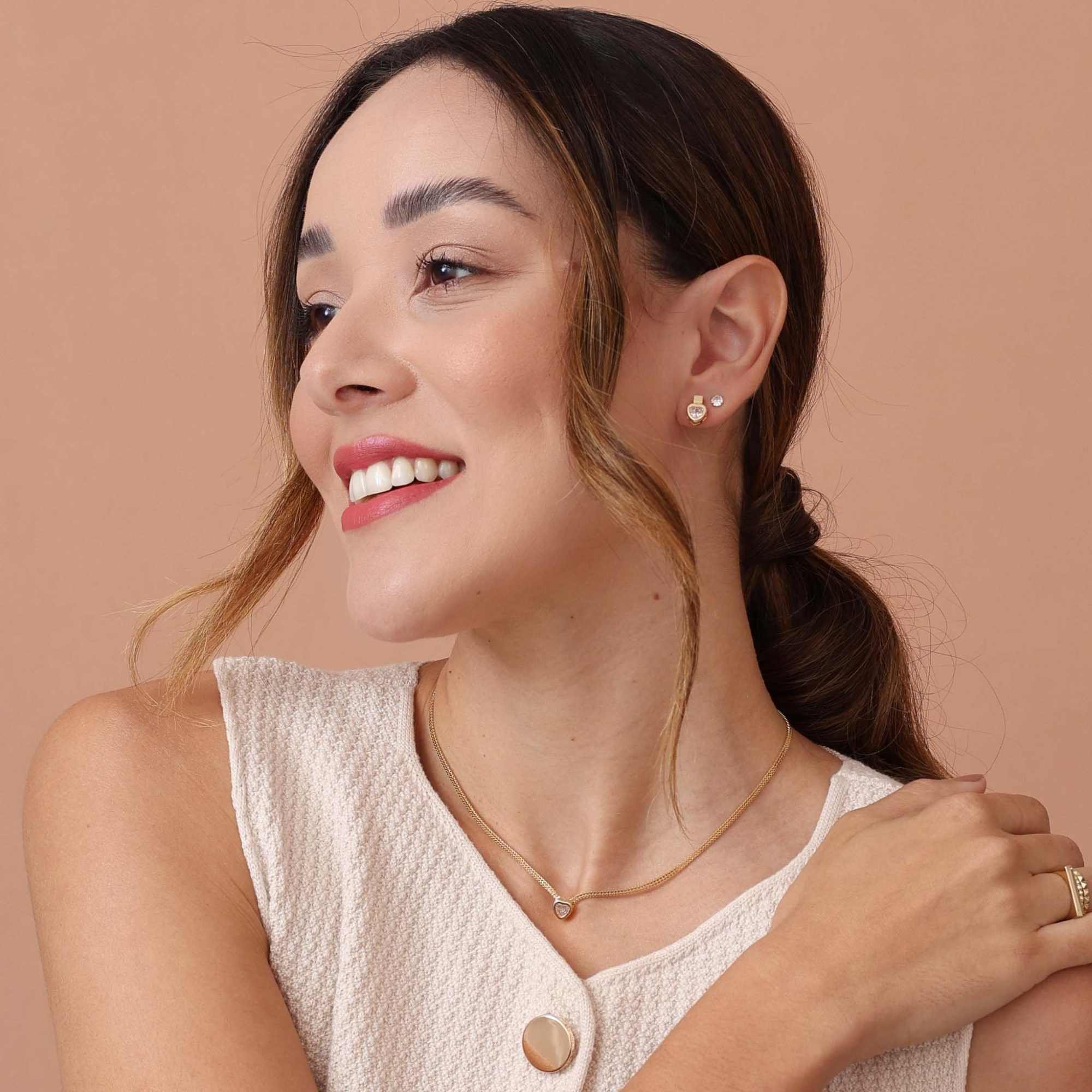 Brinco Folheado a Ouro 18k Mini Quadrado e Zircônia Coração Dourado 2