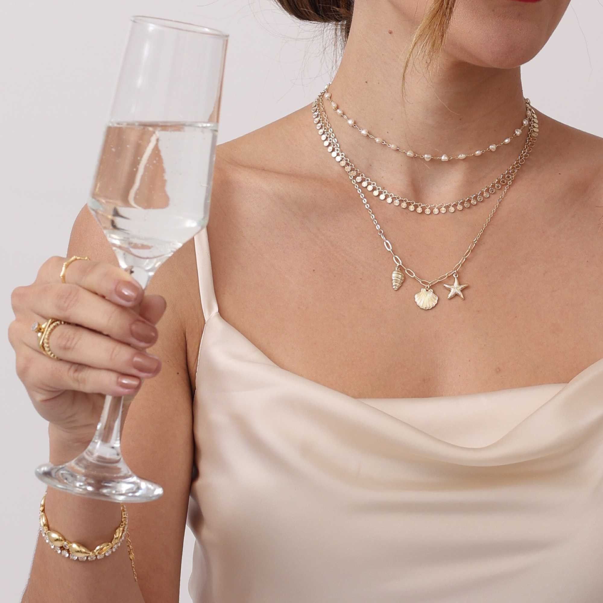 Colar Folheado a Ouro 18k Pingentes Estrela do Mar, Concha e Caracol Dourado 3