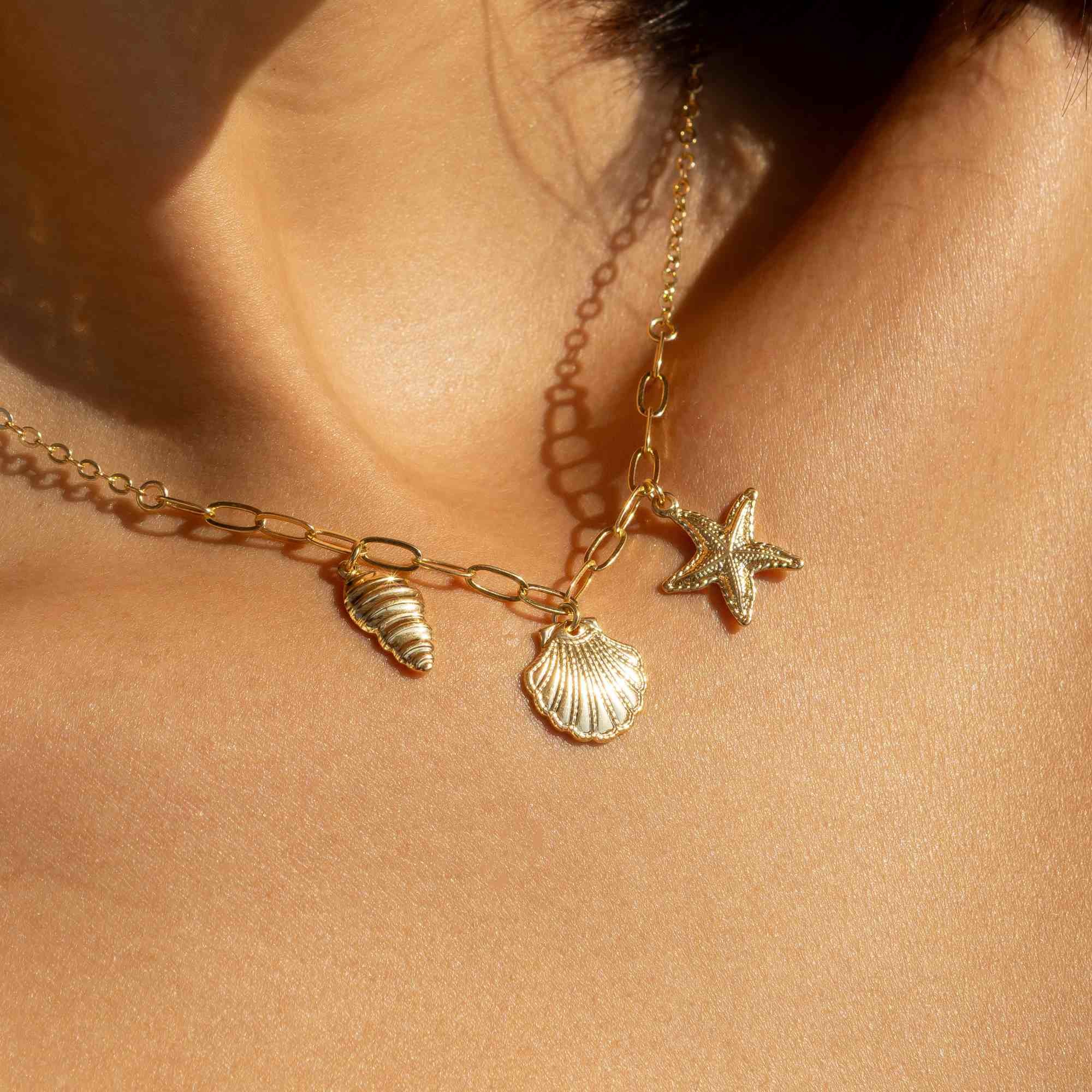 Colar Folheado a Ouro 18k Pingentes Estrela do Mar, Concha e Caracol Dourado 4