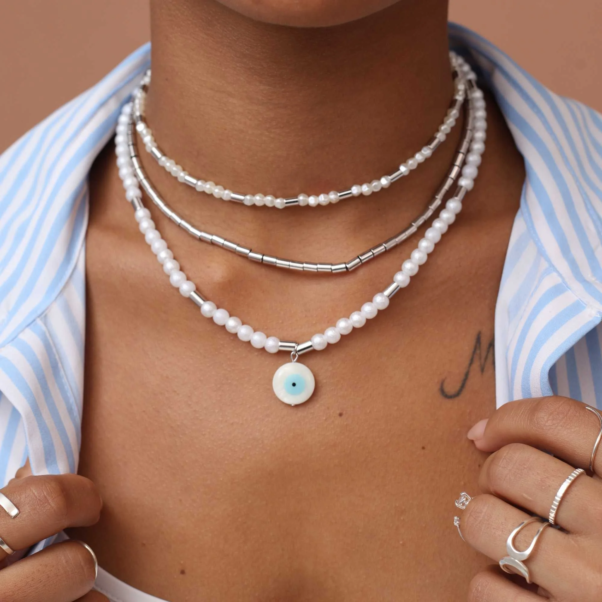 Colar Folheado a Ródio Pérola Redonda Texturizada Canutilhos e Pingente Olho Grego Prata 3