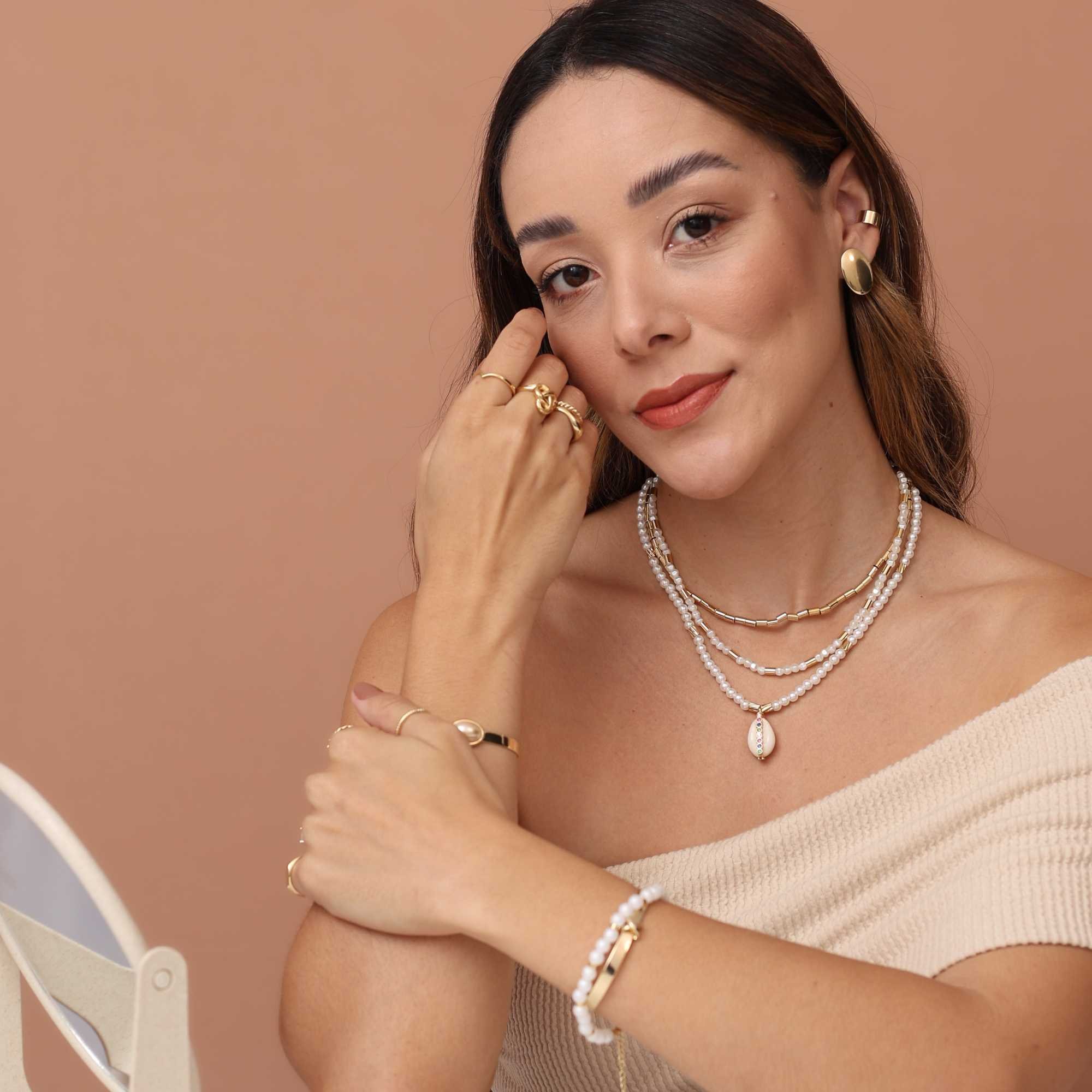 Colar Folheado a Ouro 18k Pérola Canutilho Texturizado e Pingente Búzio Zircônias Coloridas Dourado 4