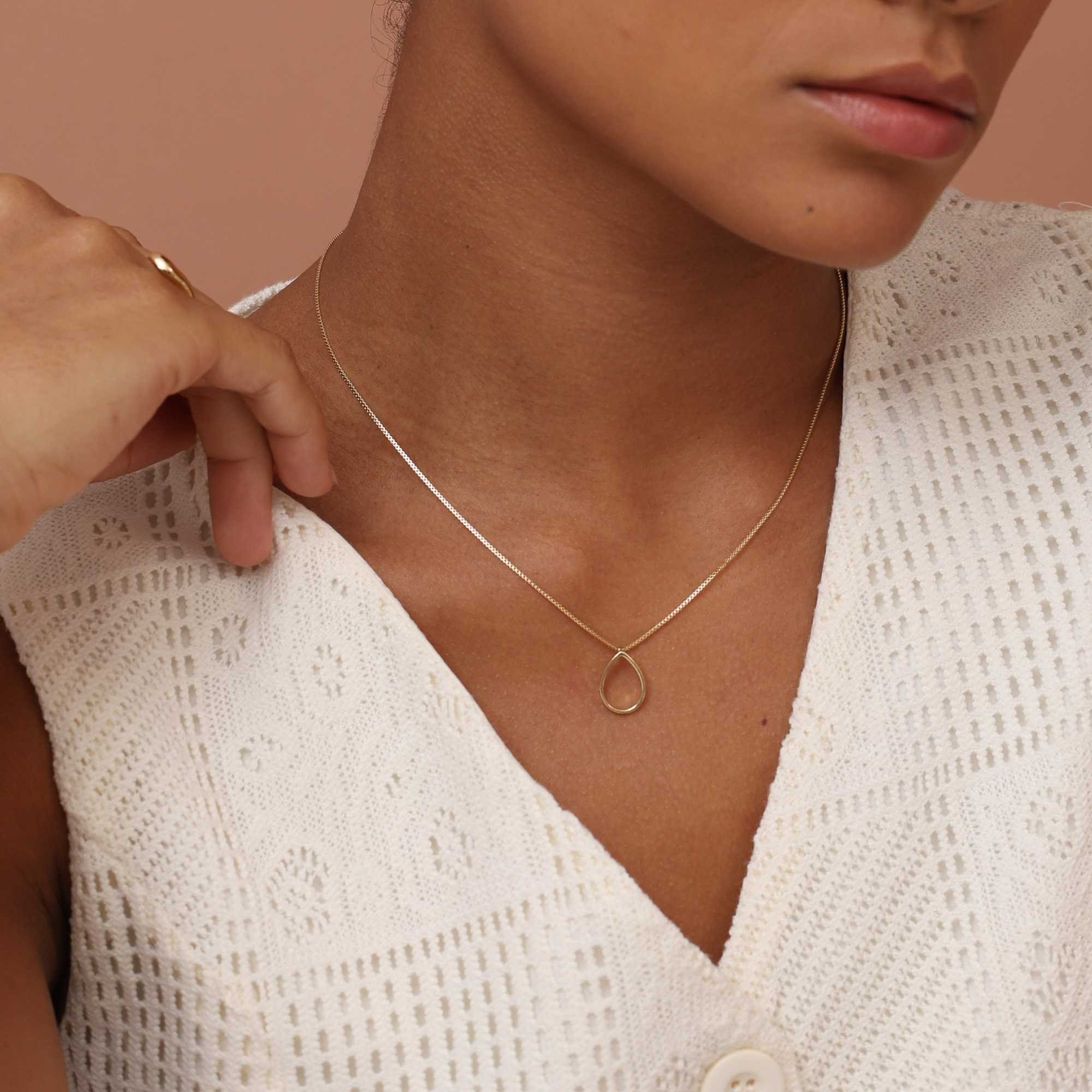 Colar Folheado a Ouro 18k Gota Lisa Vazada Dourado 2