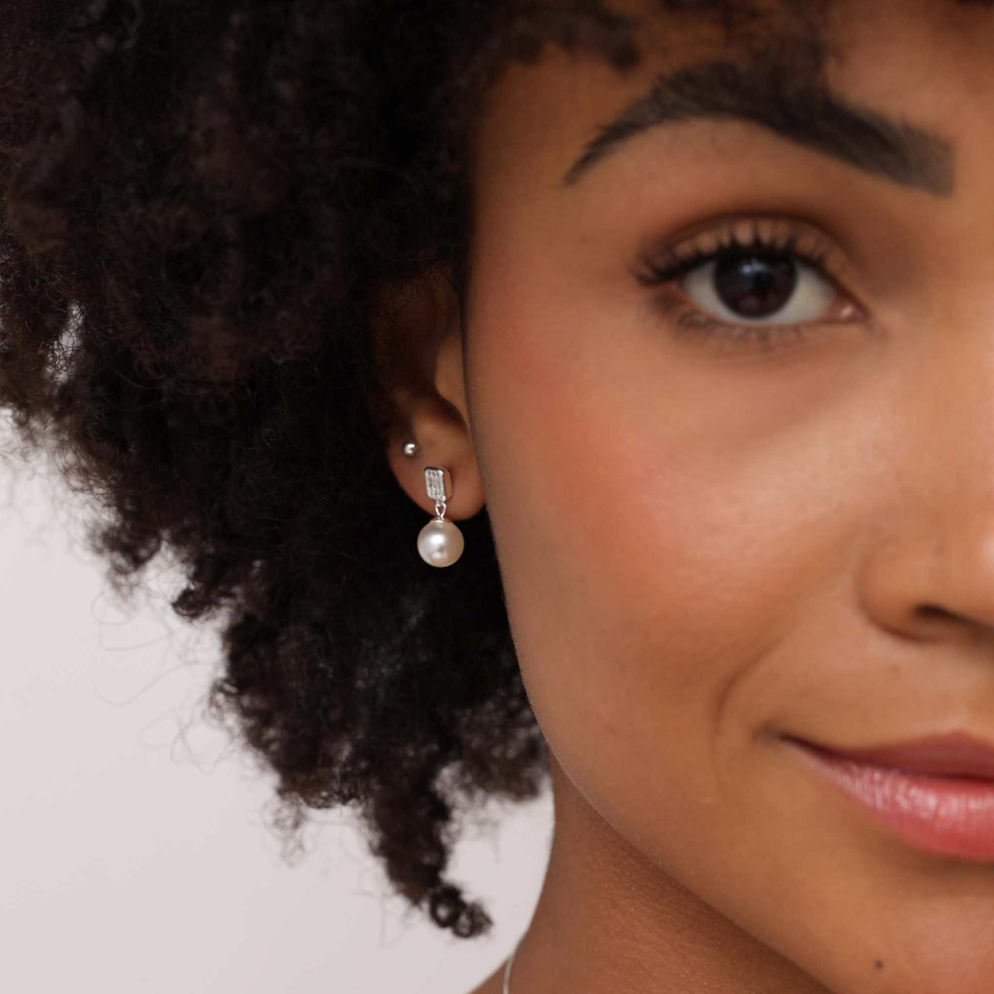 Brinco Prata 925 Zircônia Quadrada e Pérola 8mm Prata 2