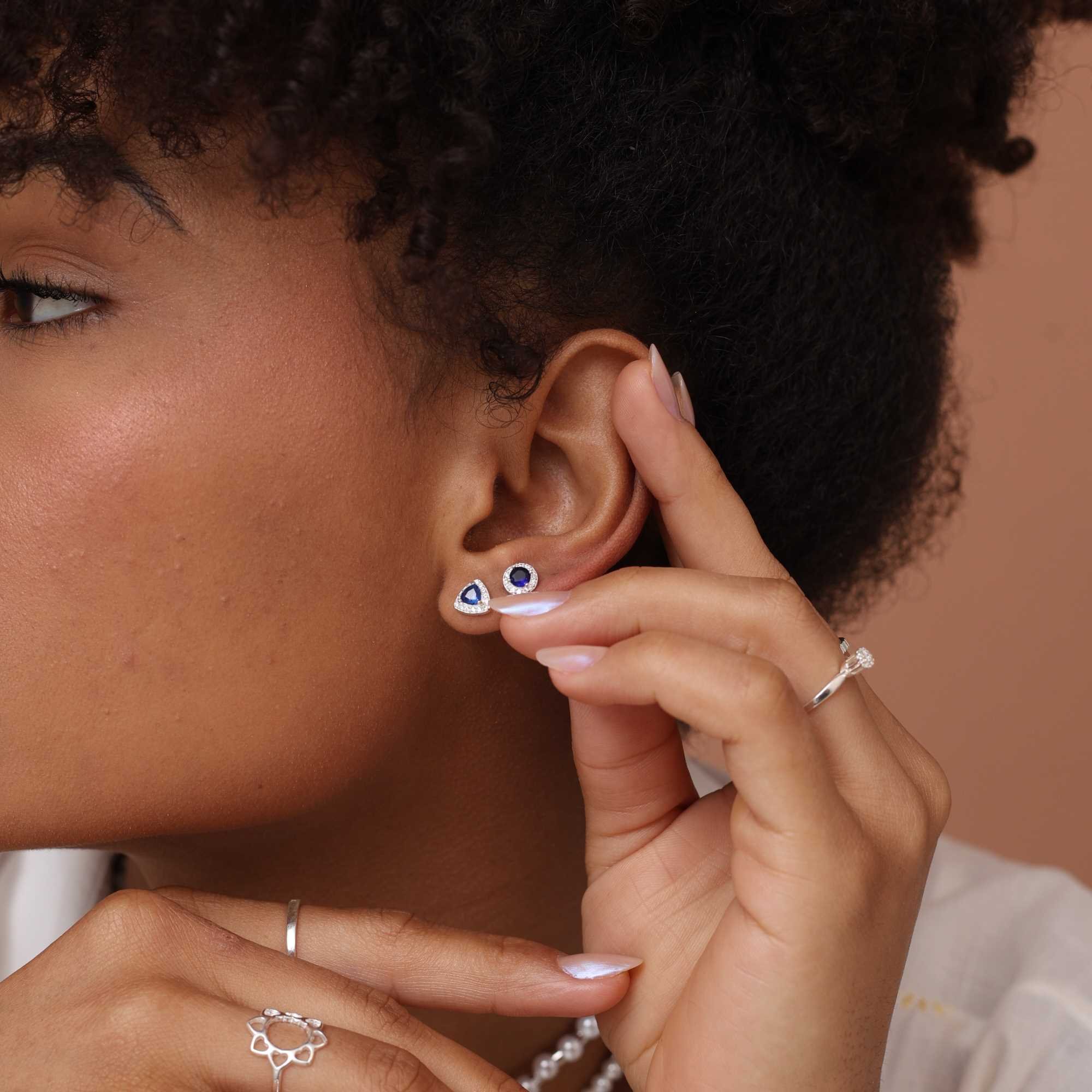 Brinco Prata 925 Zircônia Triângulo Azul Borda Cravejada Prata 3