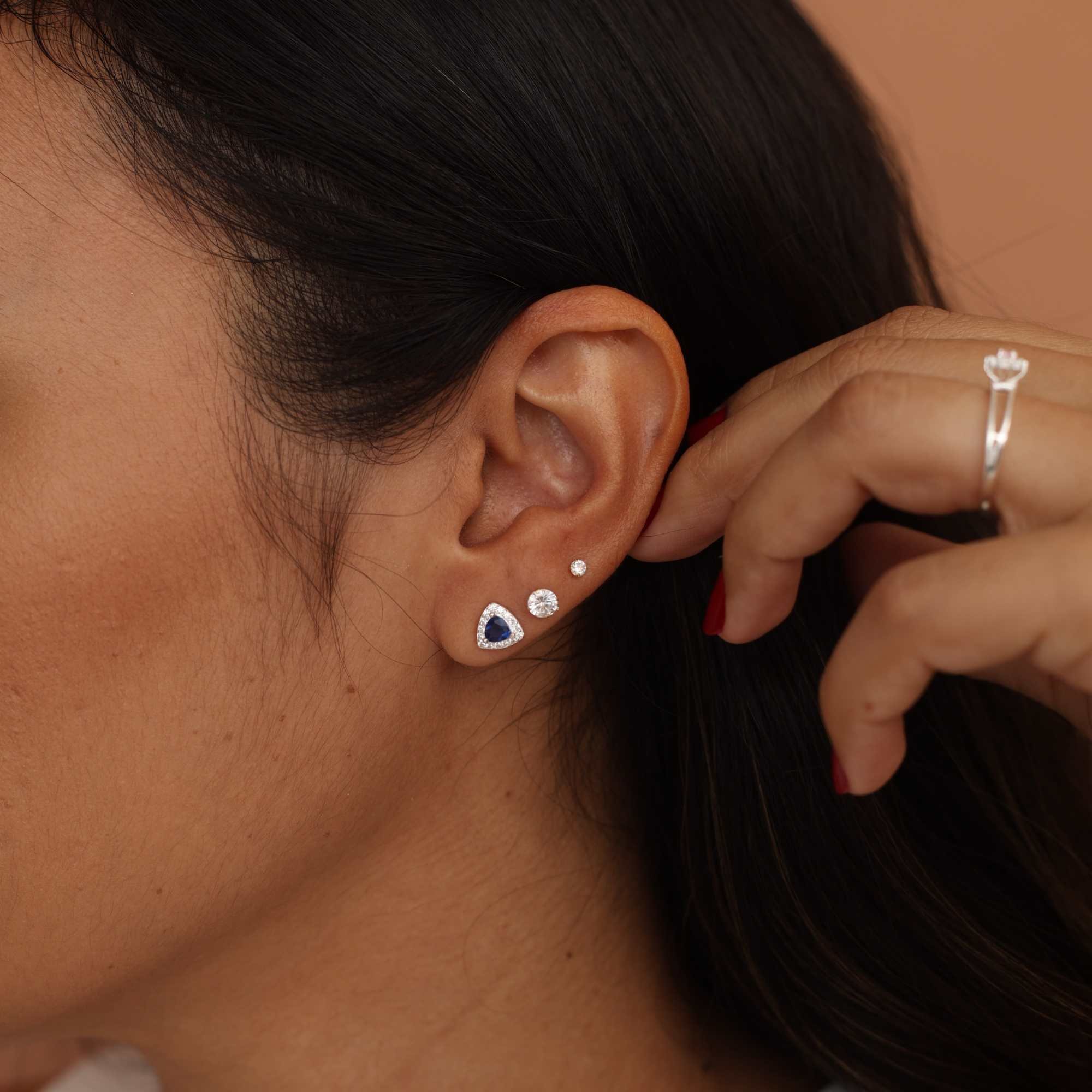 Brinco Prata 925 Zircônia Triângulo Azul Borda Cravejada Prata 6