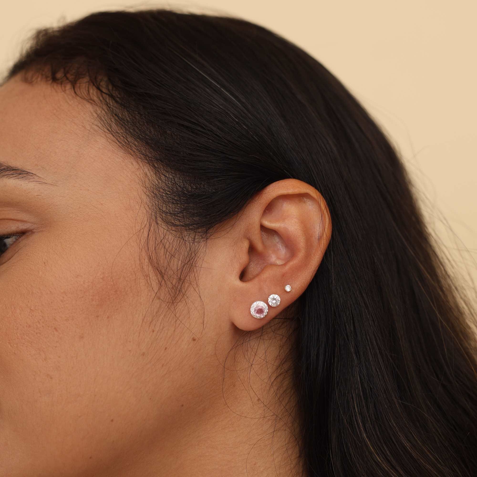 Brinco Prata 925 Ponto de Luz Rosa Claro Borda Cravejada Prata 3