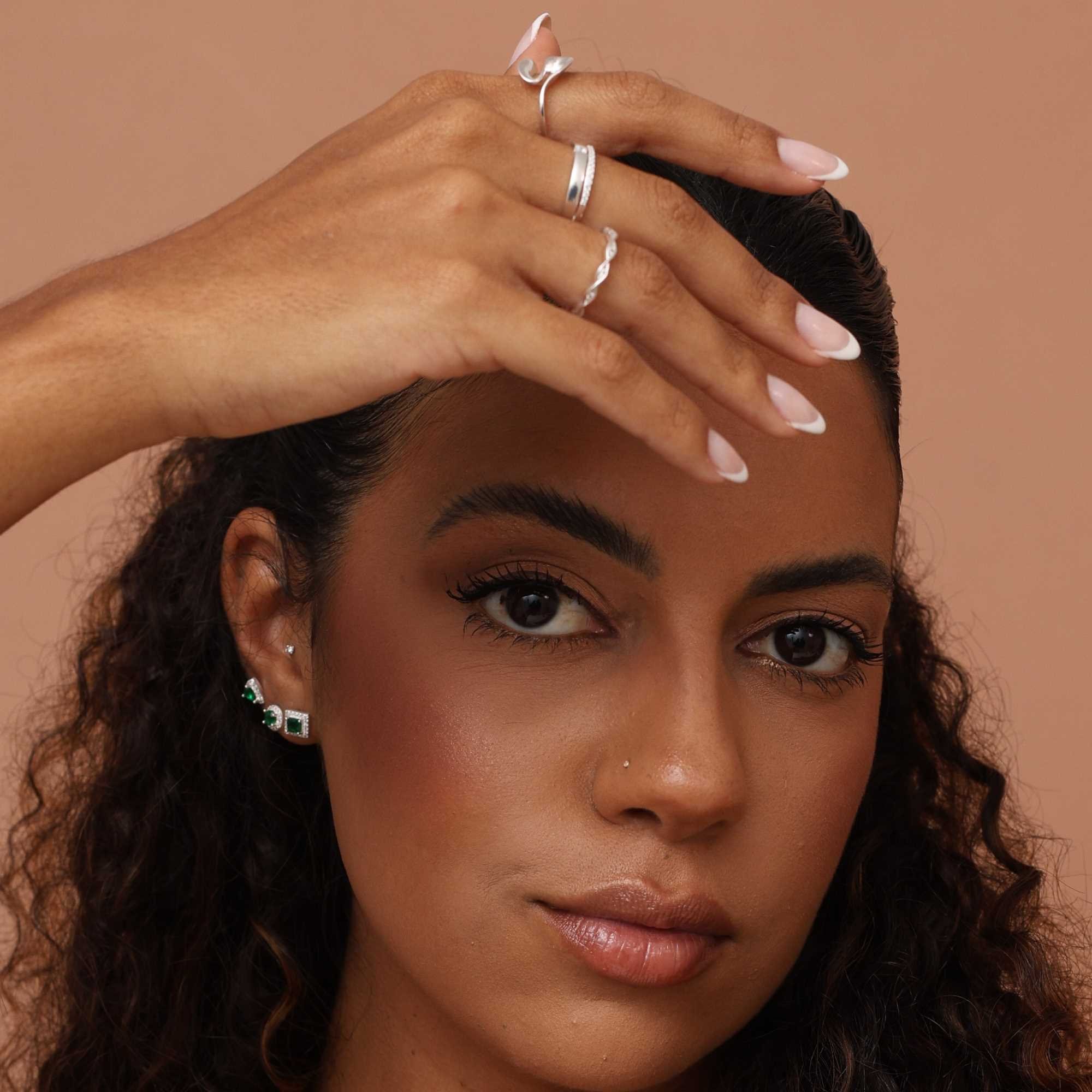 Brinco Prata 925 Ponto de Luz Verde Borda Cravejada Prata 3