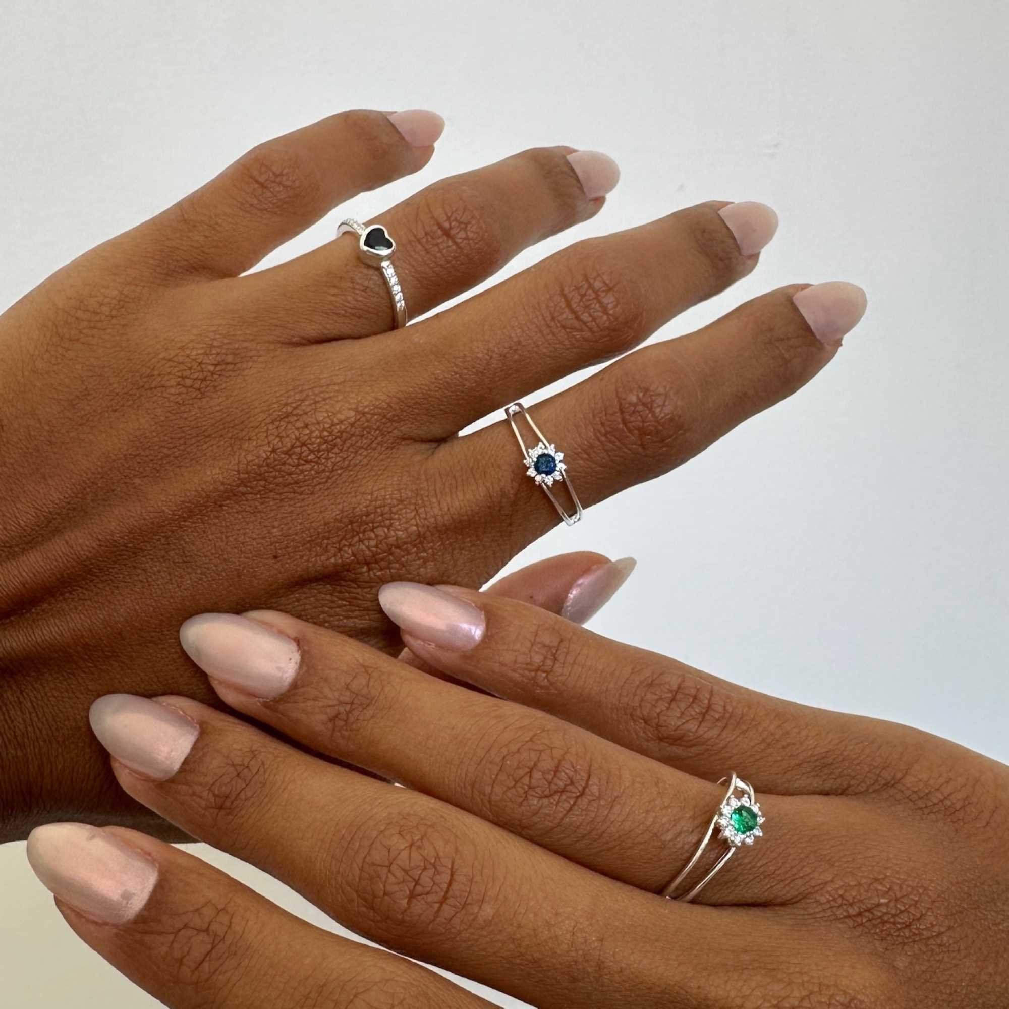 Anel Prata 925 Solitário Coração Zircônia Azul e Mini Zircônias Prata 3