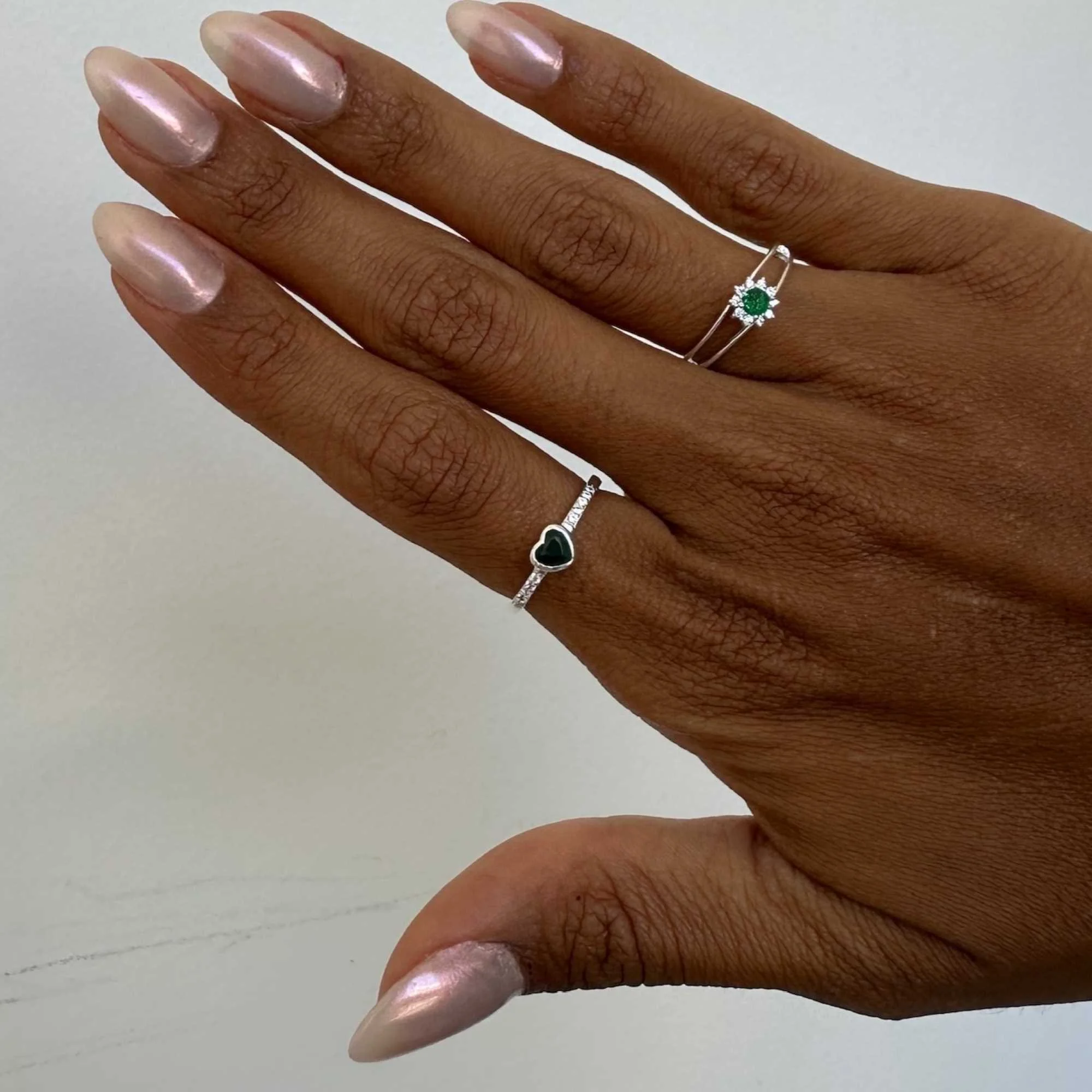 Anel Prata 925 Solitário Coração Zircônia Verde e Mini Zircônias Prata 5