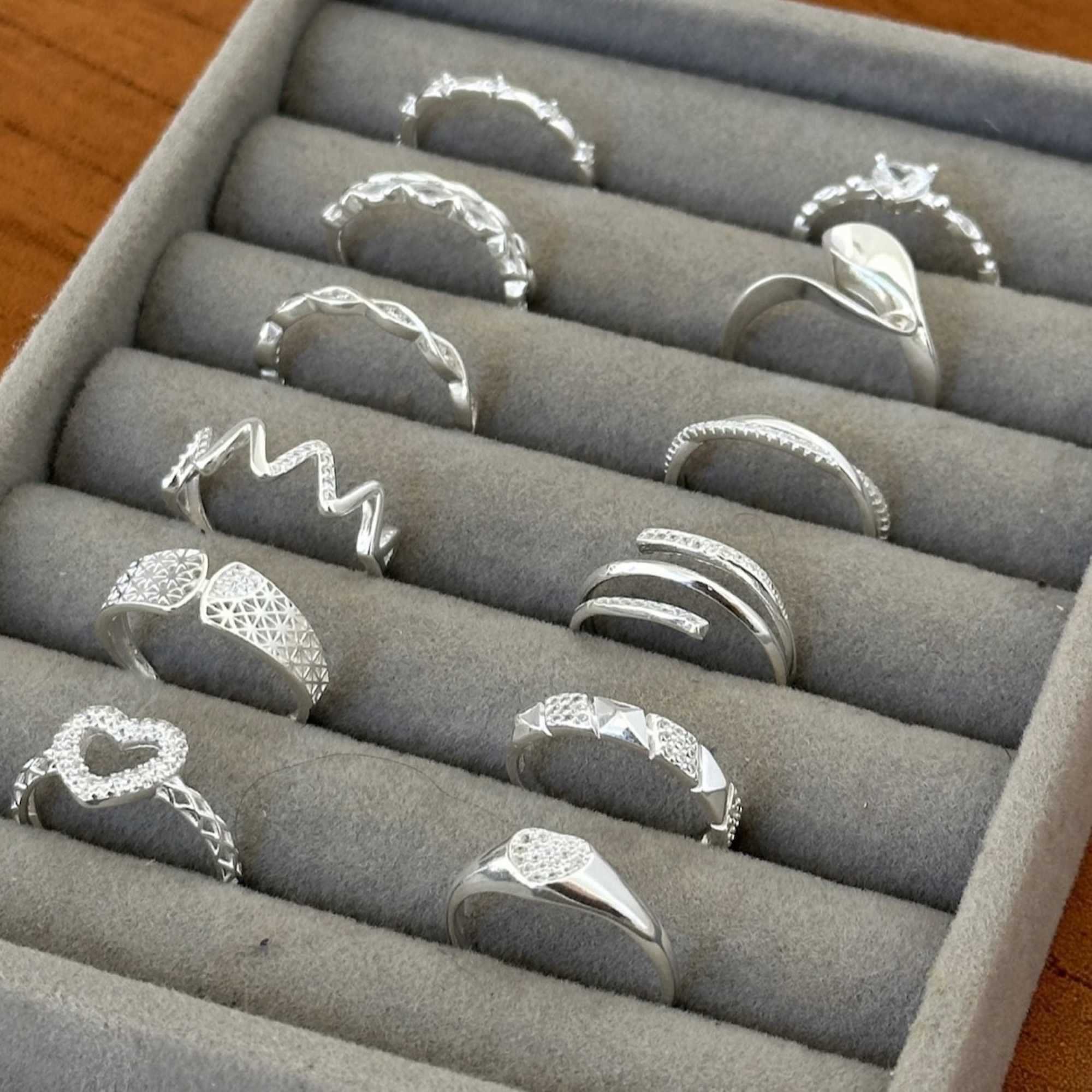 Anel Prata 925 Coração Cravejado e Aro com Detalhe Vazado Prata 8