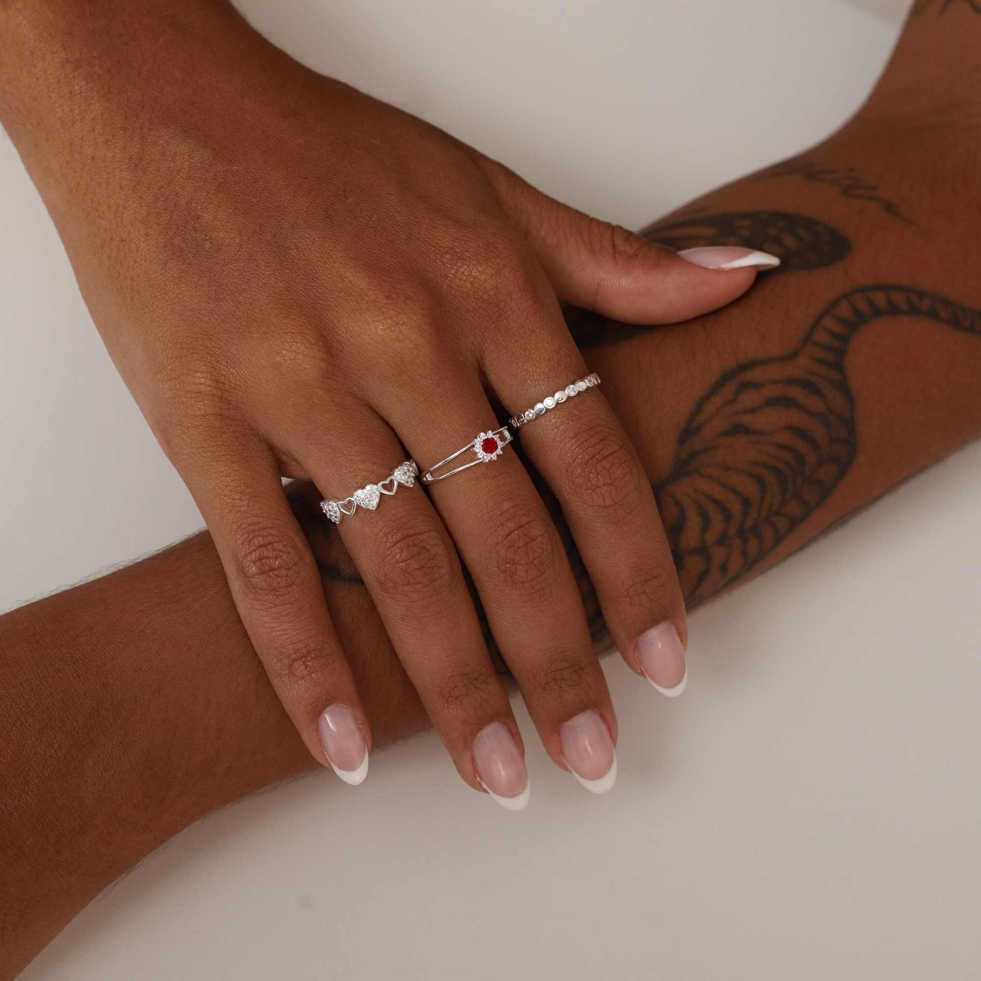 Anel Prata 925 Corações Intercalados Vazados e Cravejados Prata 6