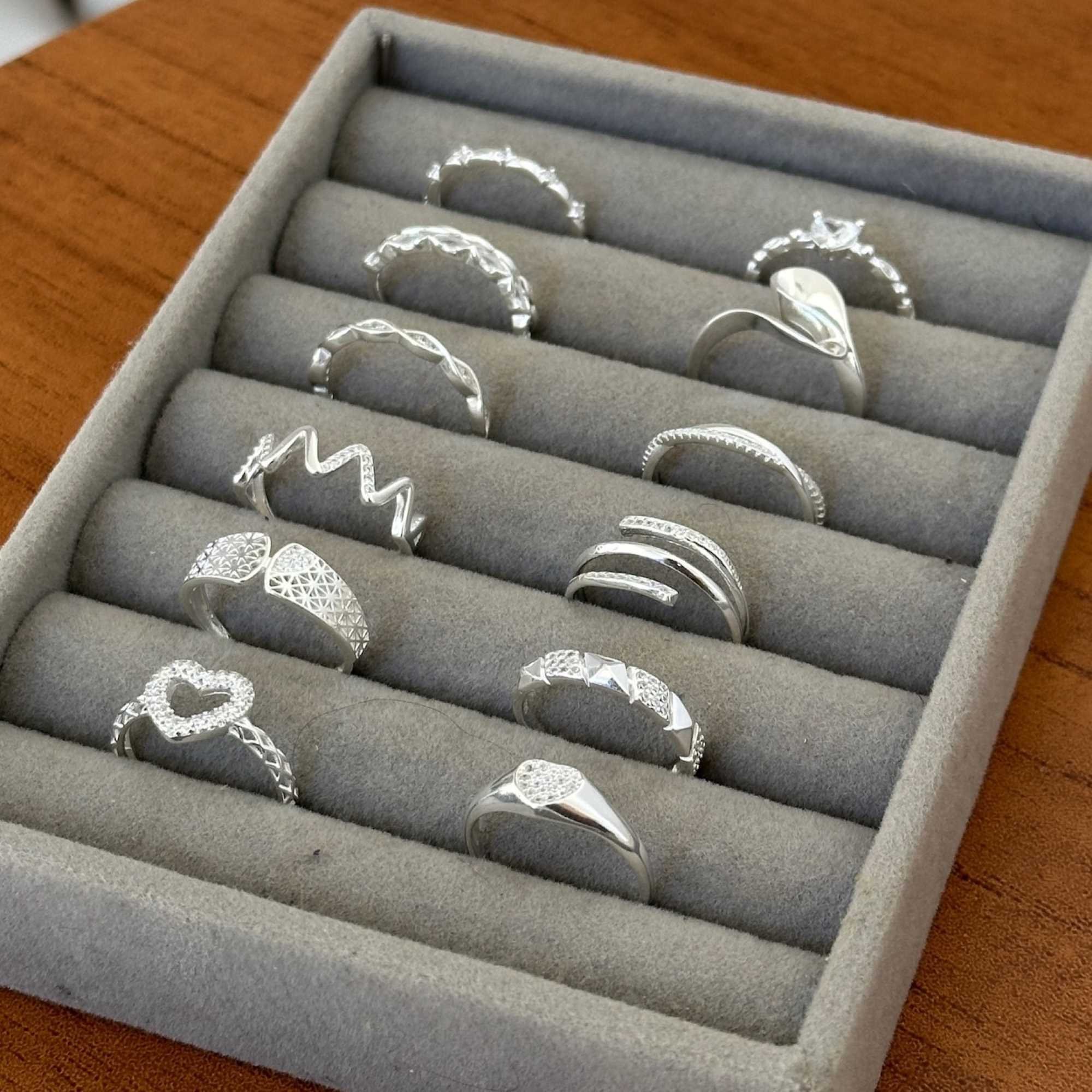 Anel Prata 925 Geométrico Vazado Detalhe Cravejado Prata 3