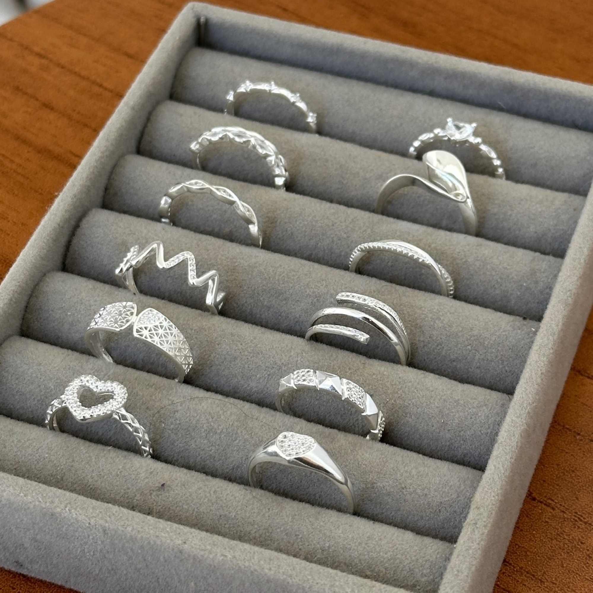 Anel Prata 925 Spike e Quadrados Cravejados Prata 4