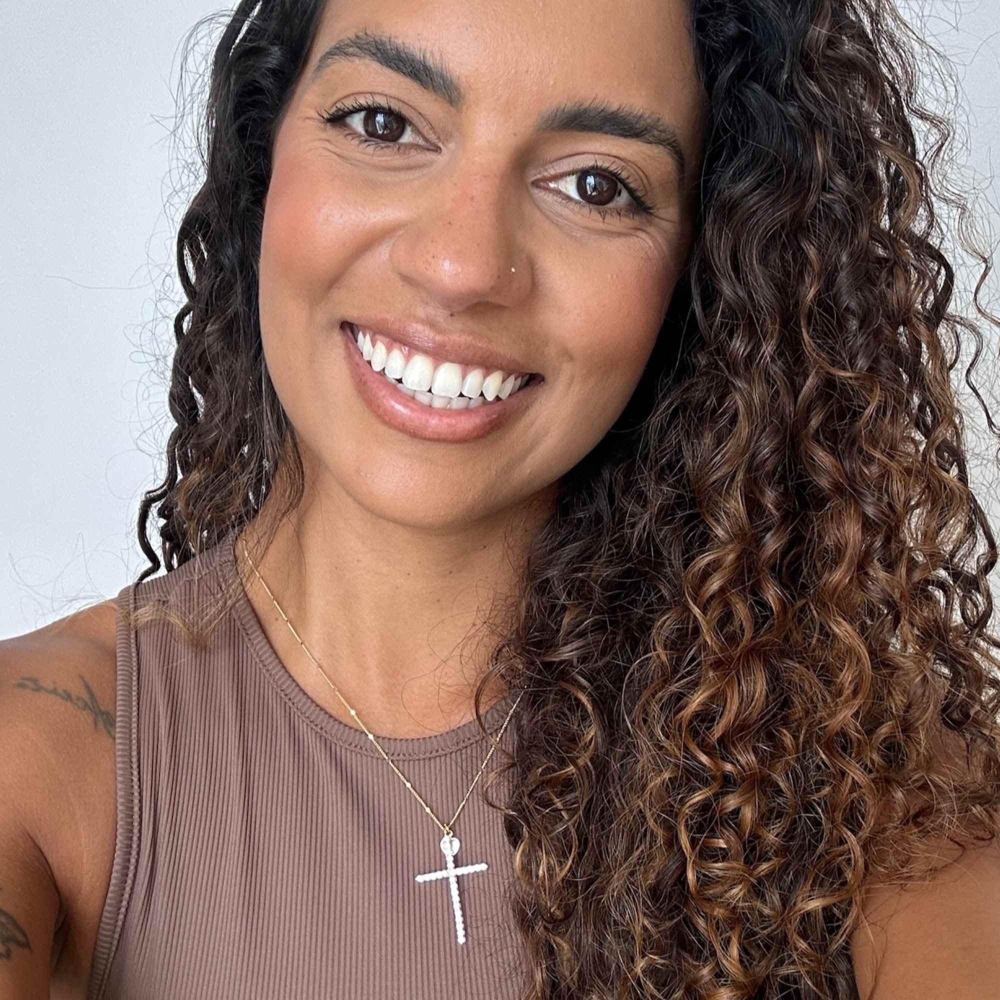 Colar Folheado a Ouro 18k Coração e Crucifixo Cravejado Dourado 5
