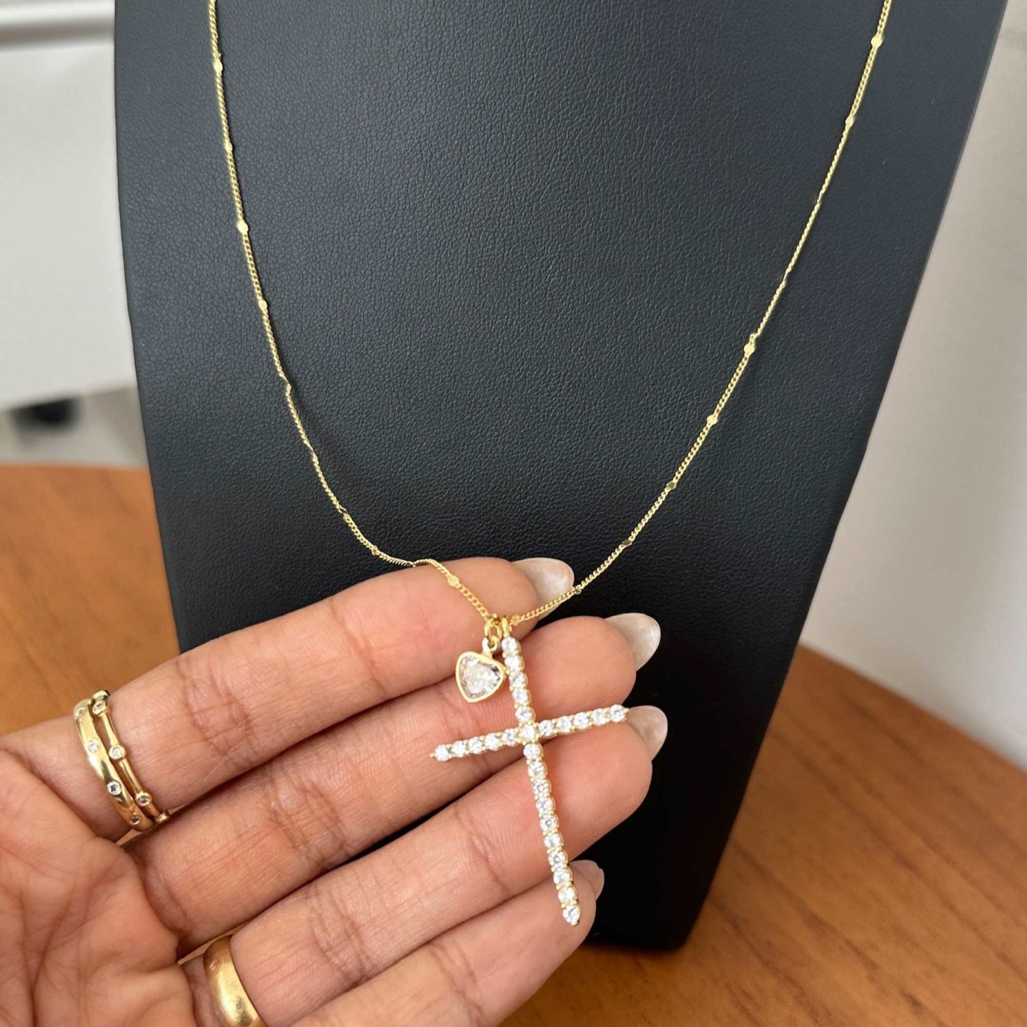 Colar Folheado a Ouro 18k Coração e Crucifixo Cravejado Dourado 6