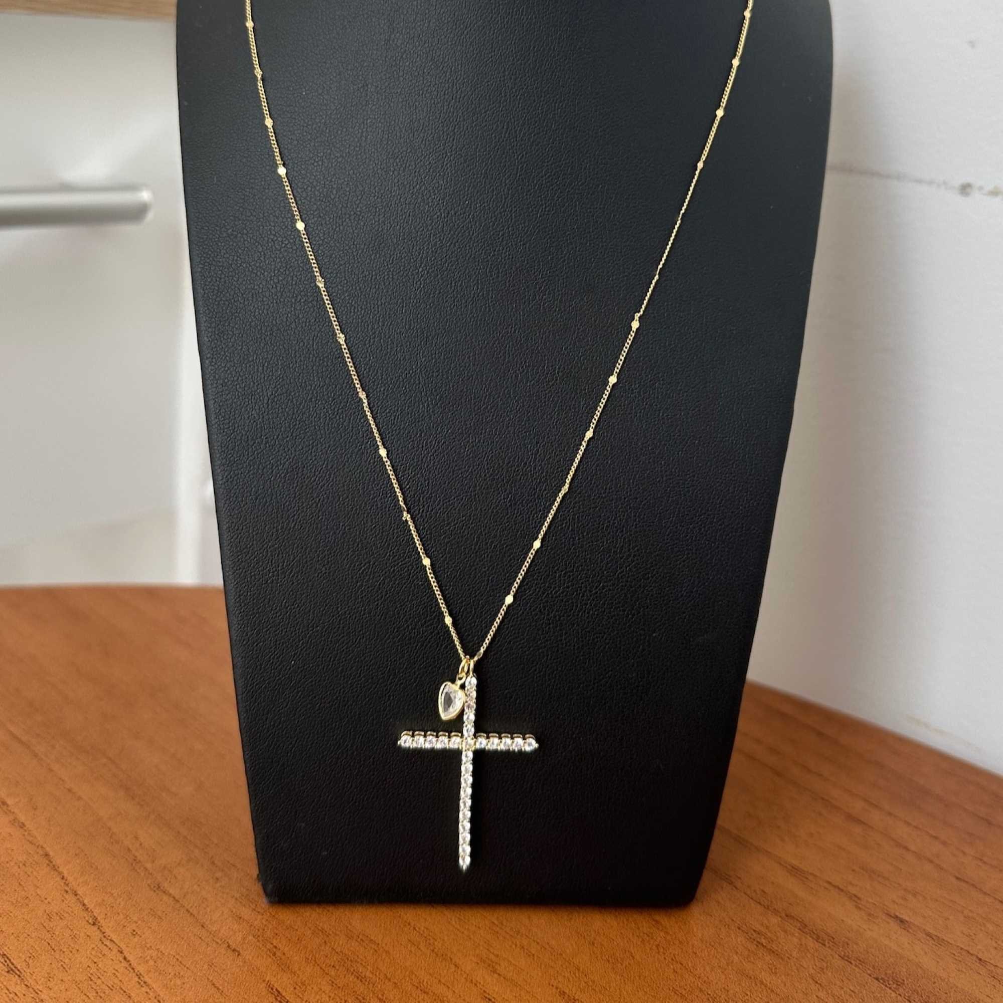 Colar Folheado a Ouro 18k Coração e Crucifixo Cravejado Dourado 7