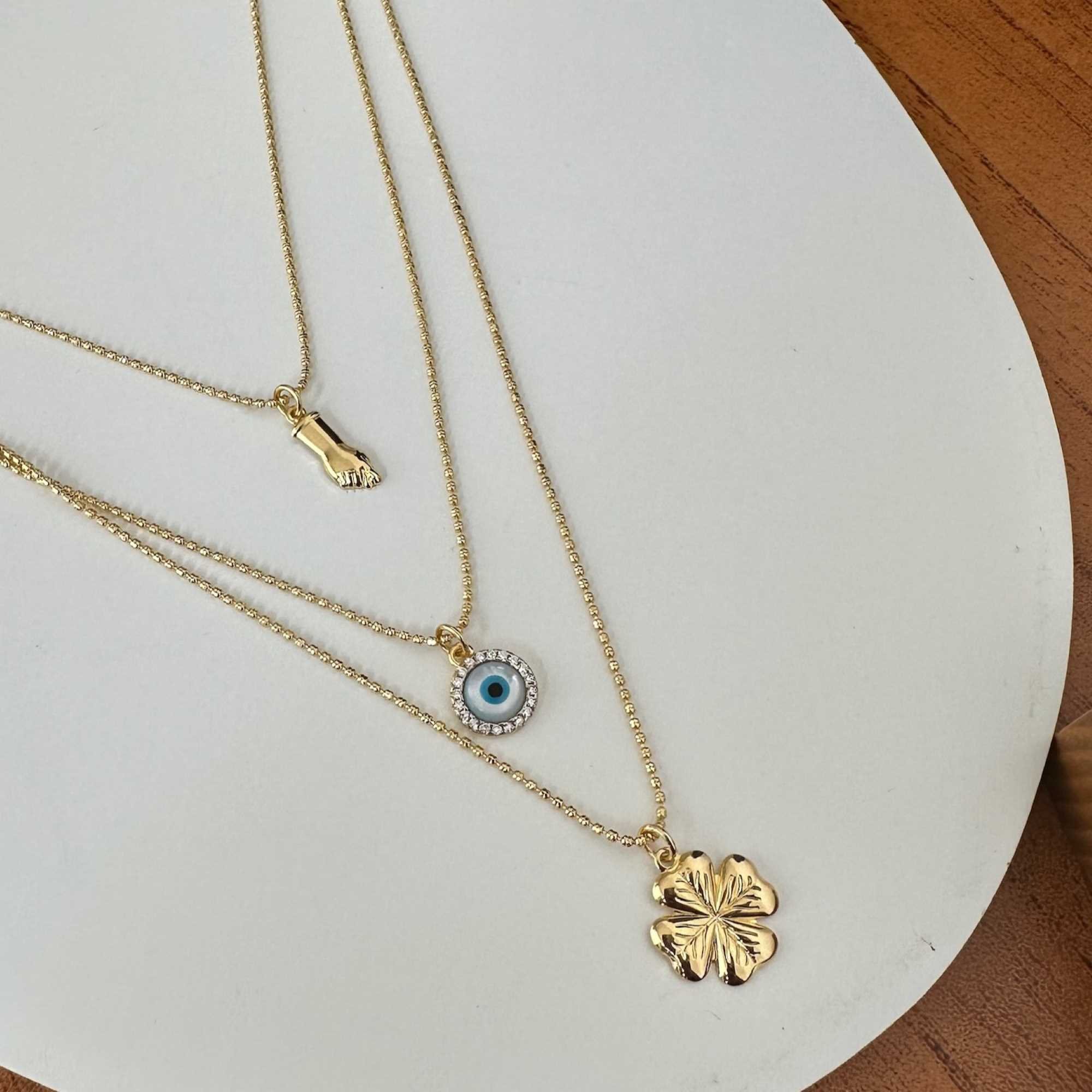 Colar Folheado a Ouro 18k Triplo Amuleto Figa, Olho Grego e Trevo Dourado 5