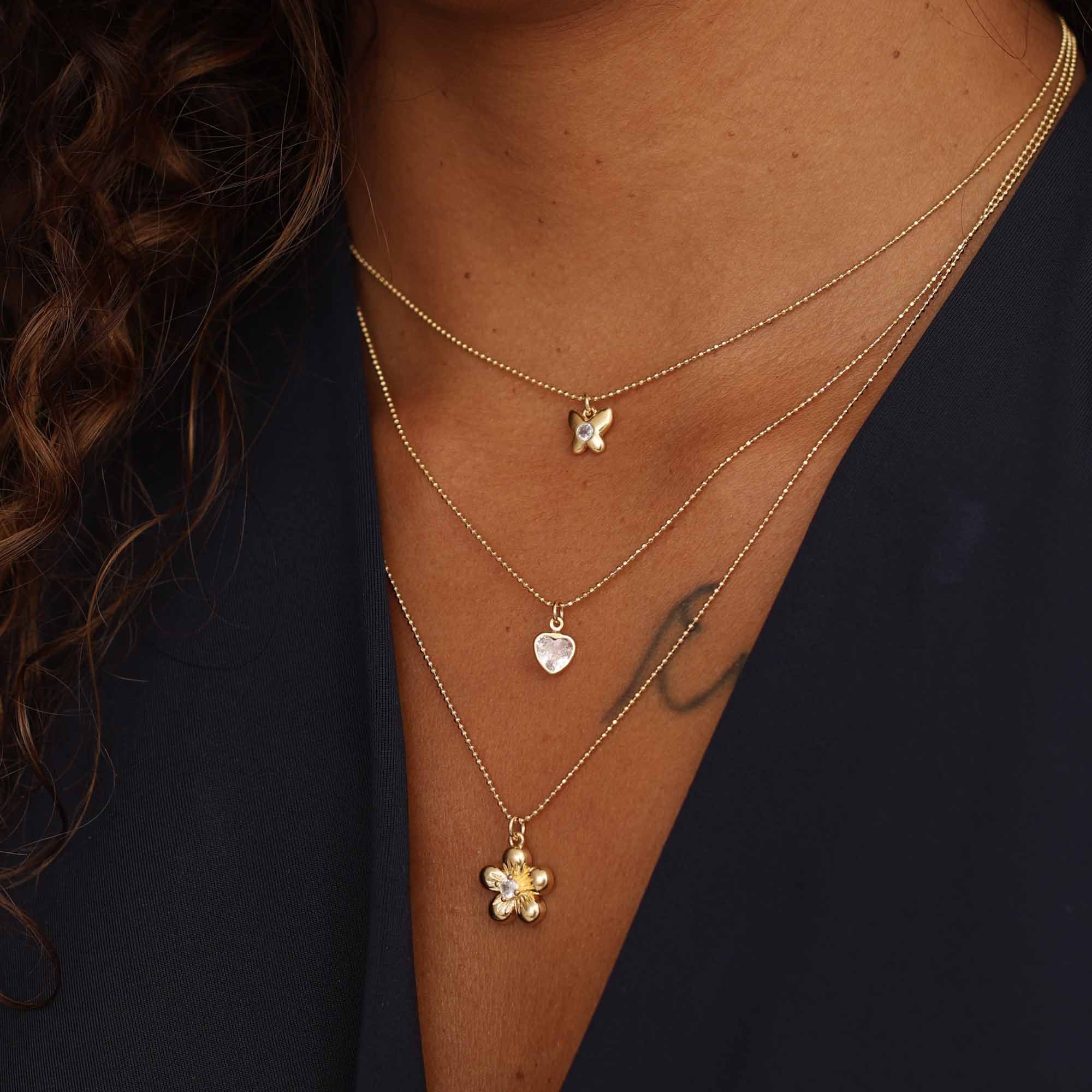 Colar Folheado a Ouro 18k Triplo Pingente Borboleta, Coração e Flor Zircônia Dourado 3