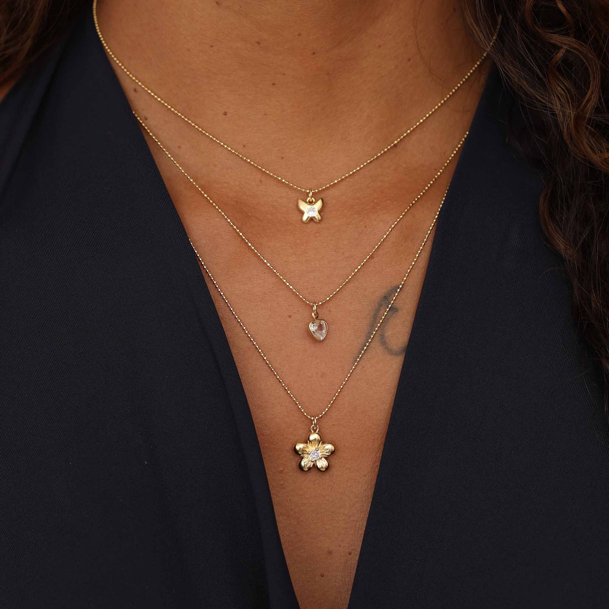 Colar Folheado a Ouro 18k Triplo Pingente Borboleta, Coração e Flor Zircônia Dourado 6