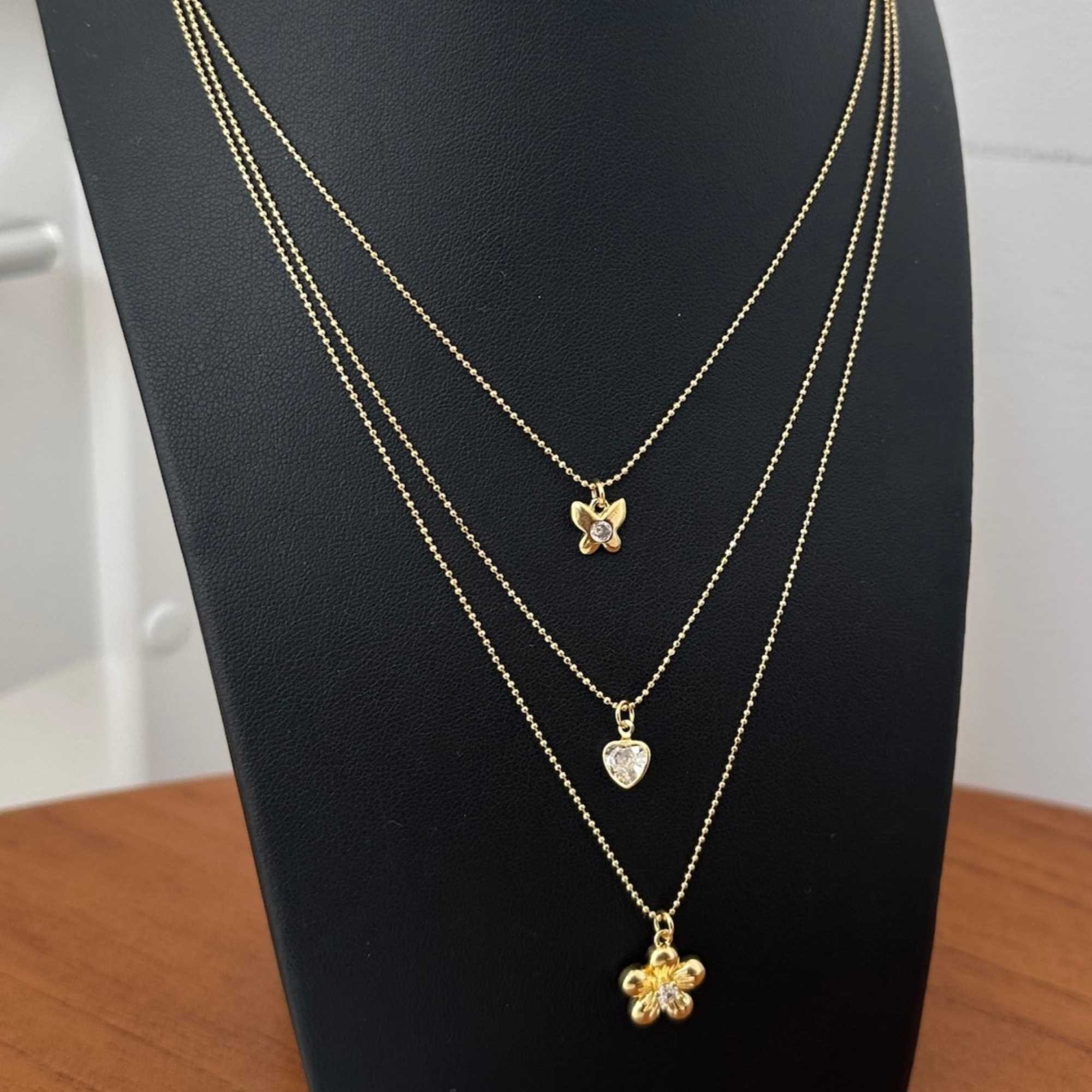 Colar Folheado a Ouro 18k Triplo Pingente Borboleta, Coração e Flor Zircônia Dourado 9