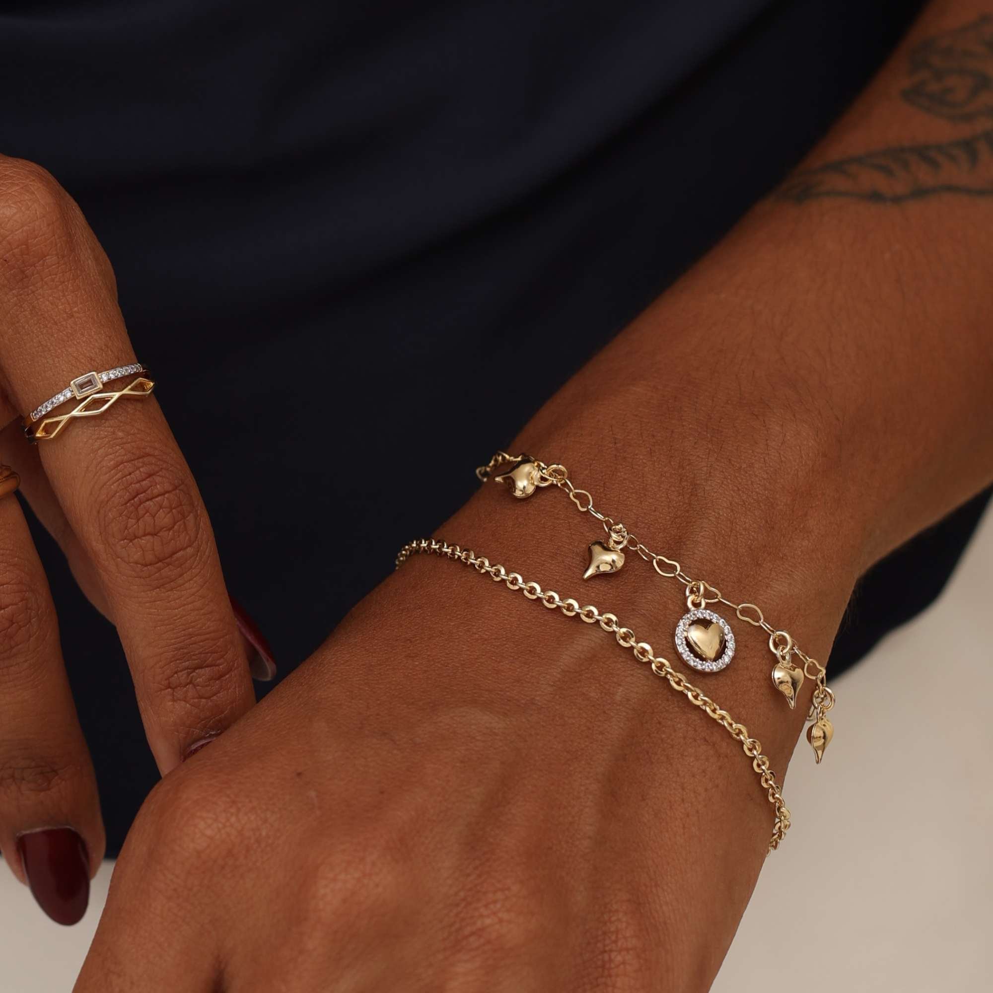 Pulseira Folheado a Ouro 18k Dupla Elo Português e Corações Conectados e Pingente Corações Dourado 2